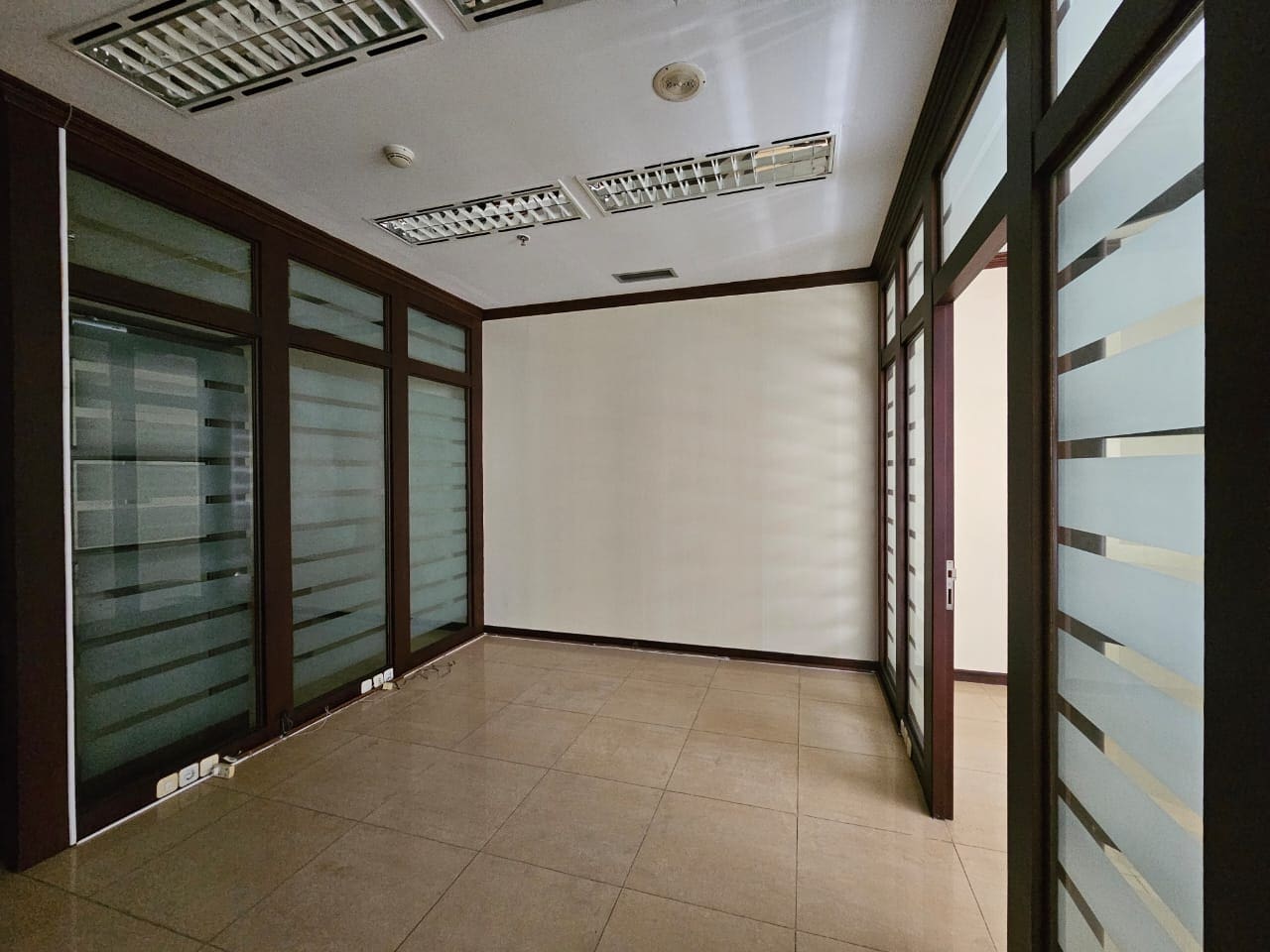 Sewa Ruang Kantor di Plaza Asia Senayan Jakarta Selatan (DI)