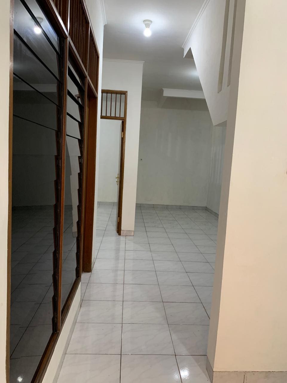 Disewakan Cepat Rumah Siap Huni, Unfurnished di Tomang Jakarta Barat (DI) - Foto 4