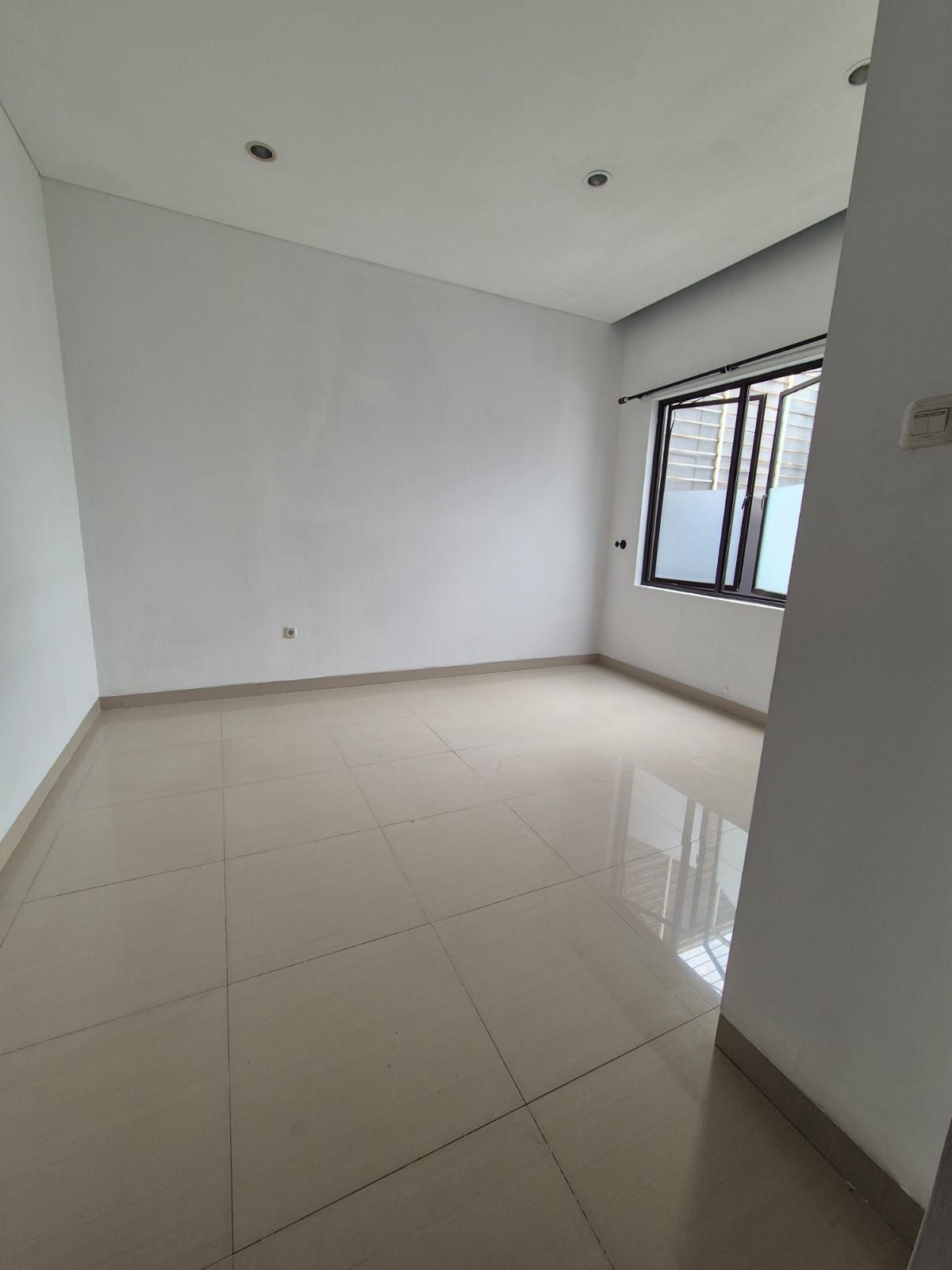 Turun Harga! Disewa Rumah Sutera Olivia, Alam Sutera. Siap Huni Harga Murah. - Foto 3