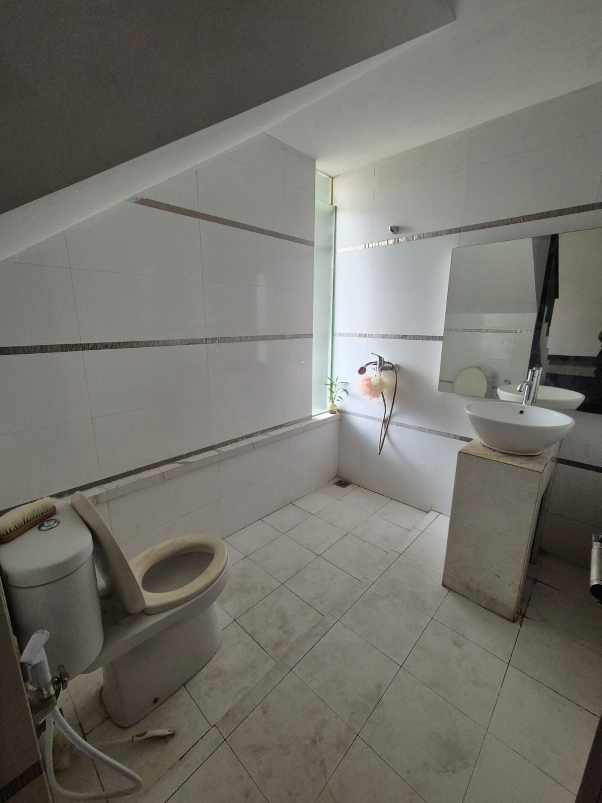 Turun Harga! Disewa Rumah Sutera Olivia, Alam Sutera. Siap Huni Harga Murah. - Foto 9