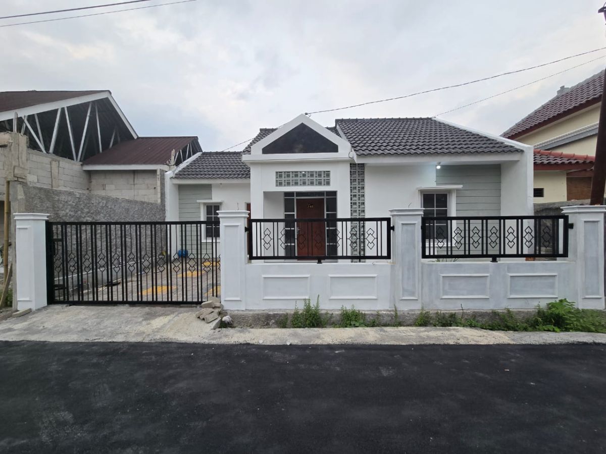 Rumah baru minimalis modern dekat kampus uns solo di ngringo Palur Karanganyar