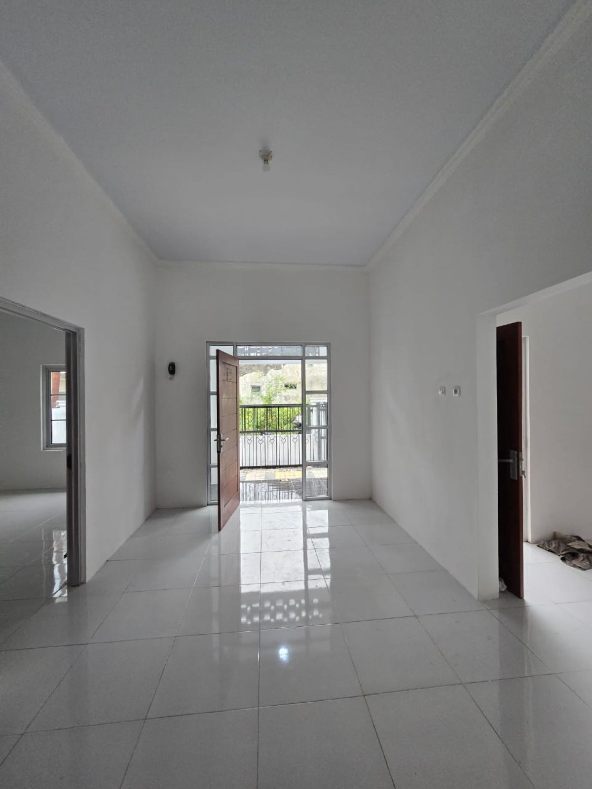 Rumah baru minimalis modern dekat kampus uns solo di ngringo Palur Karanganyar - Foto 5