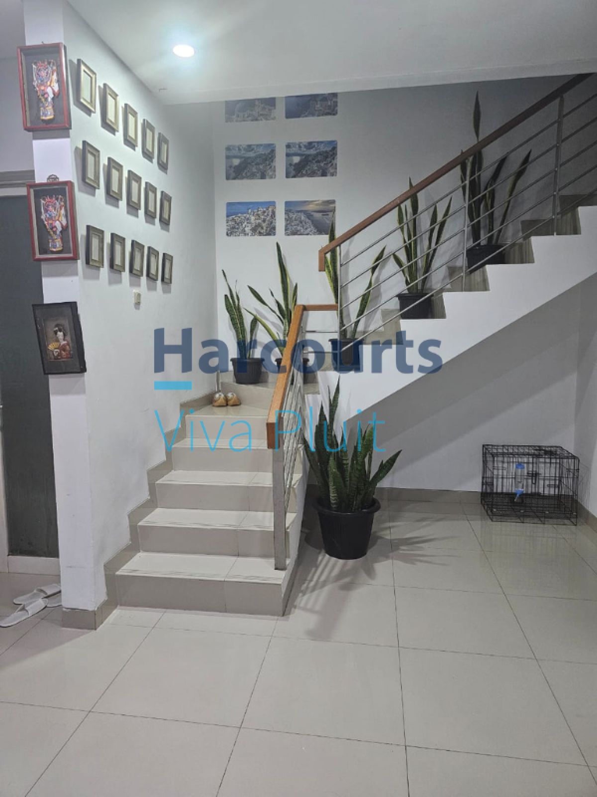Disewakan Rumah 3 Lantai Hook di Grisenda PIK! - Foto 2
