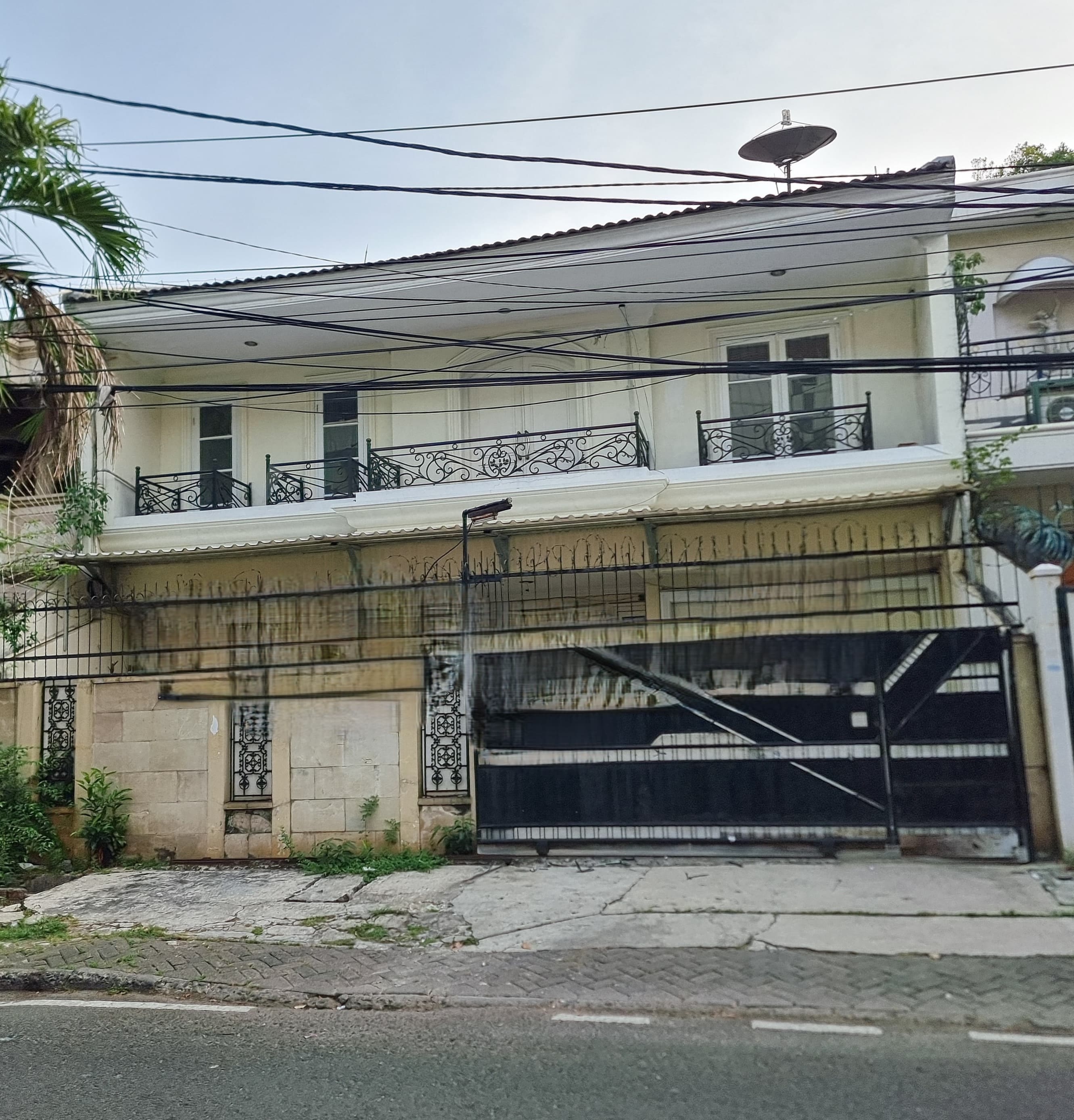 Jual Rumah 3 lantai di Tomang Jakarta Barat (RR)