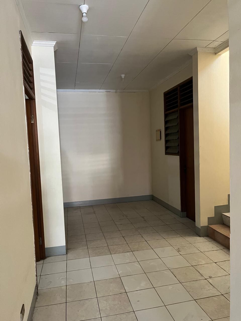 Disewakan Cepat Rumah Bagus di Jalan Tawakal Tomang Jakarta Barat (EF) - Foto 3