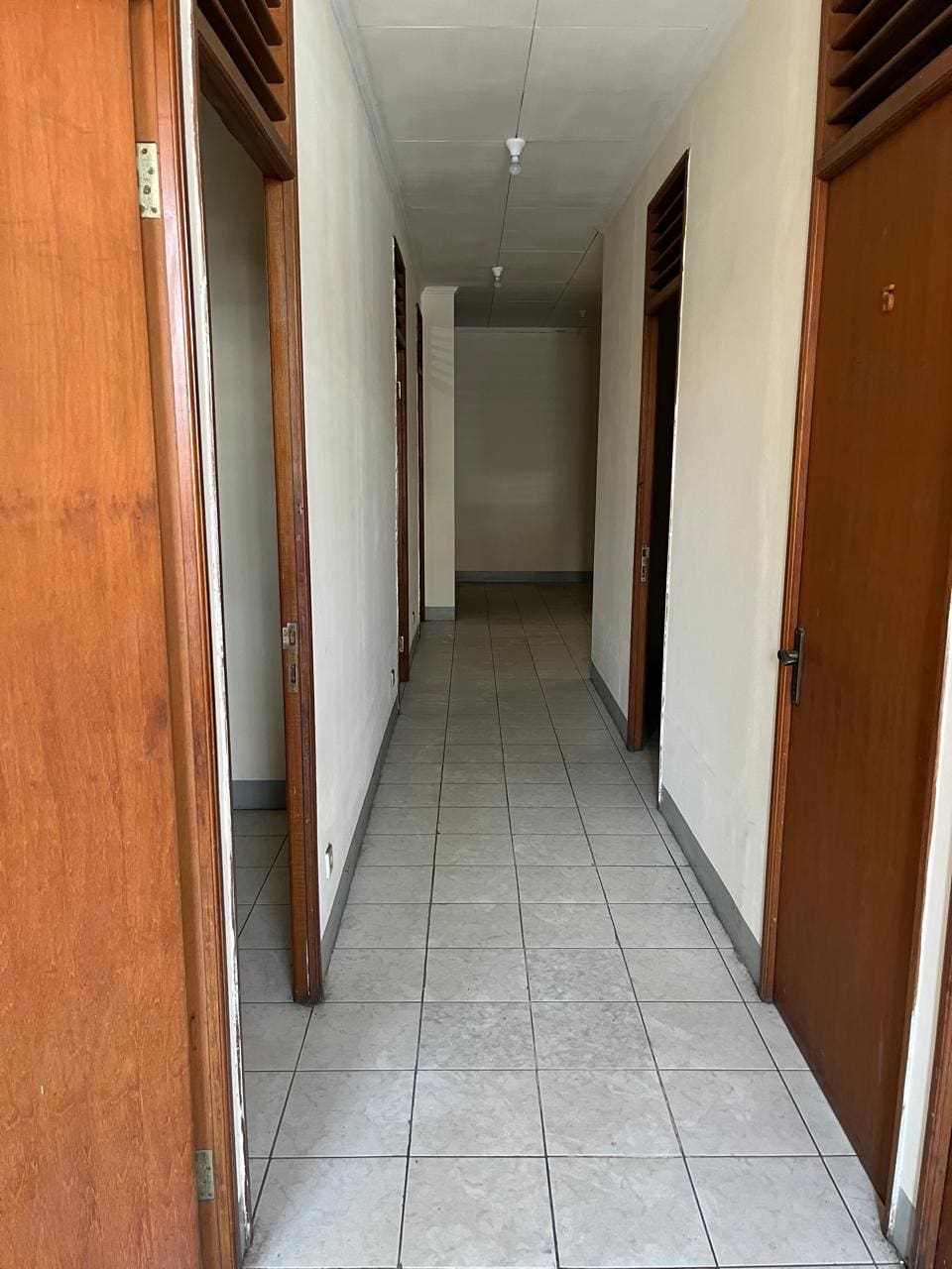Disewakan Cepat Rumah Bagus di Jalan Tawakal Tomang Jakarta Barat (EF) - Foto 4