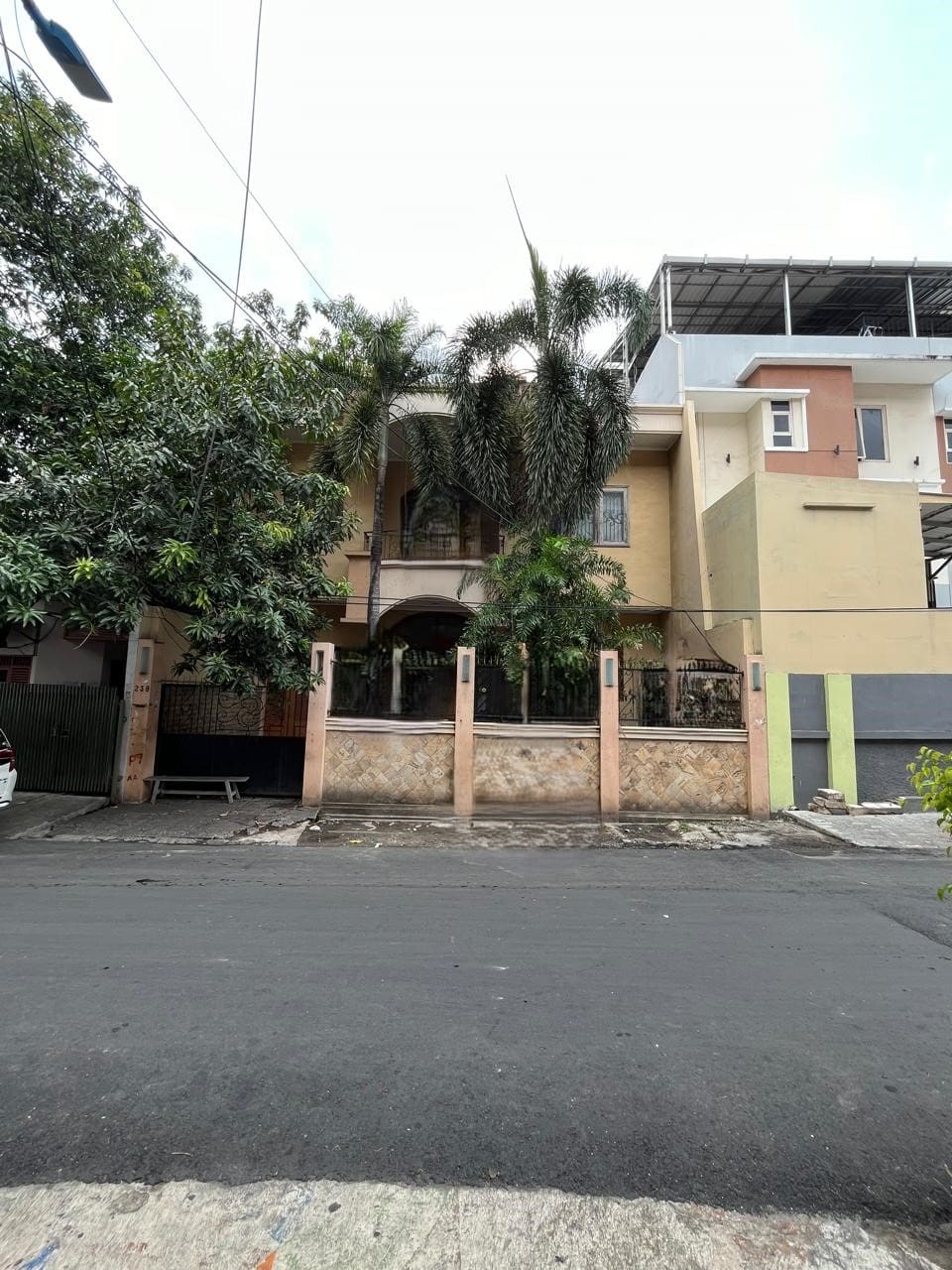 Jual Rumah bagus di daerah Tanjung Duren Jakarta Barat (EF)