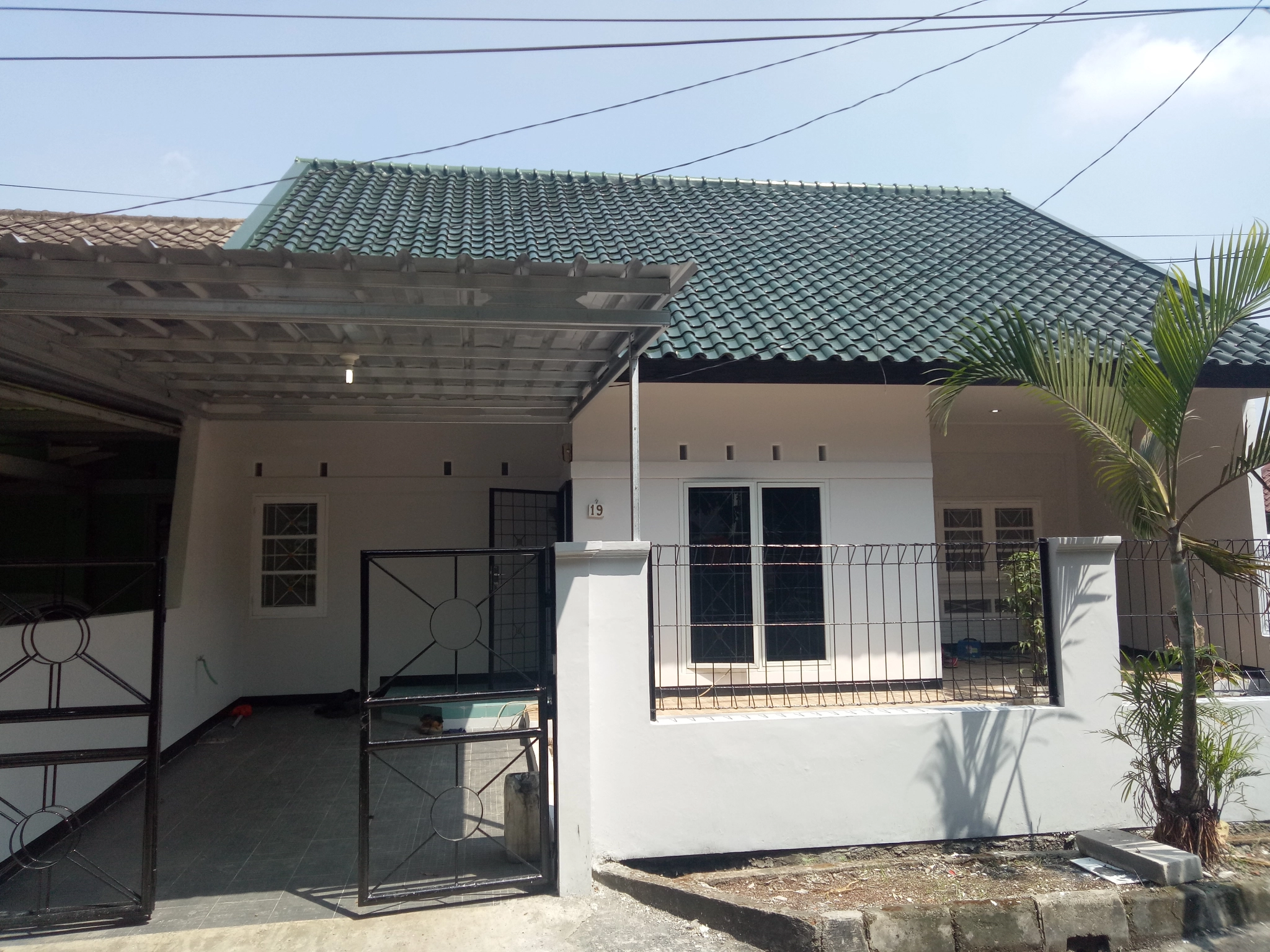DIJUAL RUMAH MINIMALIS DEPAN TAMAN SEMI CLUSTER