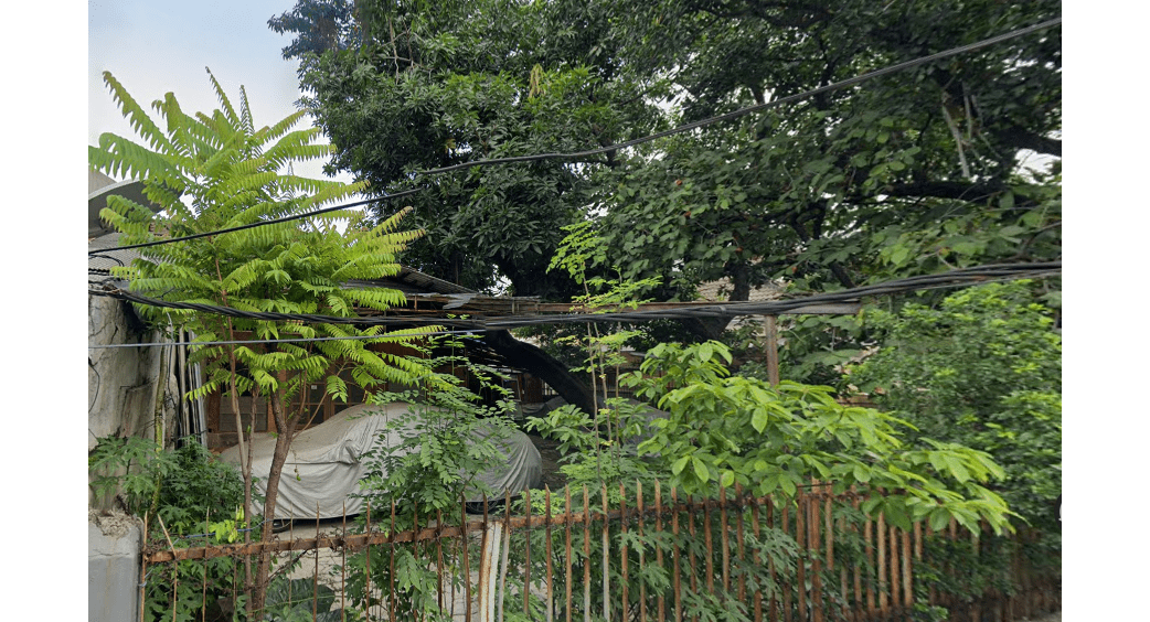 TANAH 210 DENGAN BONUS RUMAH TUA MAKALIWE II GANG I NO. 24 JAKARTA BARAT - Foto 2
