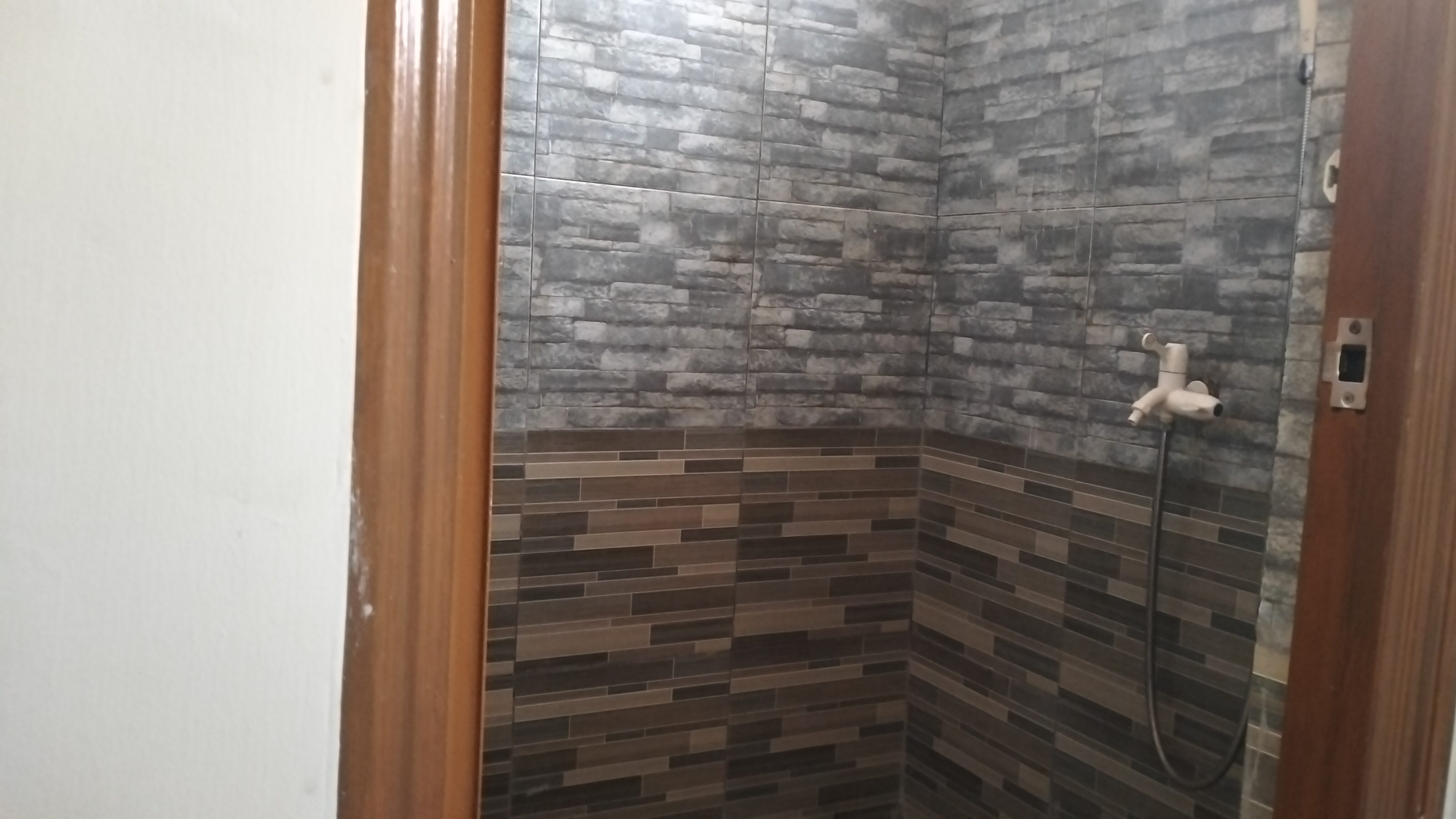 RUMAH ASRI MINIMALIS DUA LANTAI 132-170 DIJUAL KP. CIPEUTEUY SUKARAJA KAB. BOGOR - Foto 15