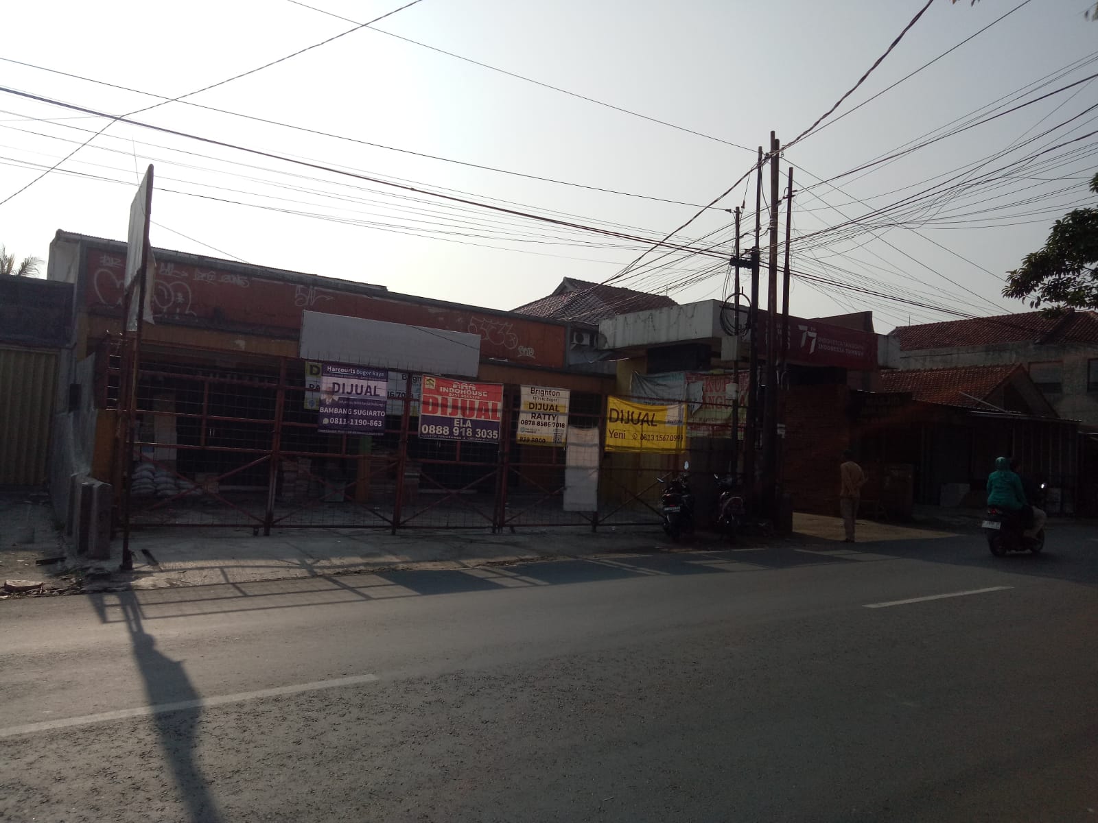 DIJUAL RUMAH MEWAH DUA LANTAI SEBELAH PERUMAHAN CILENDEK INDAH BOGOR - Foto 2