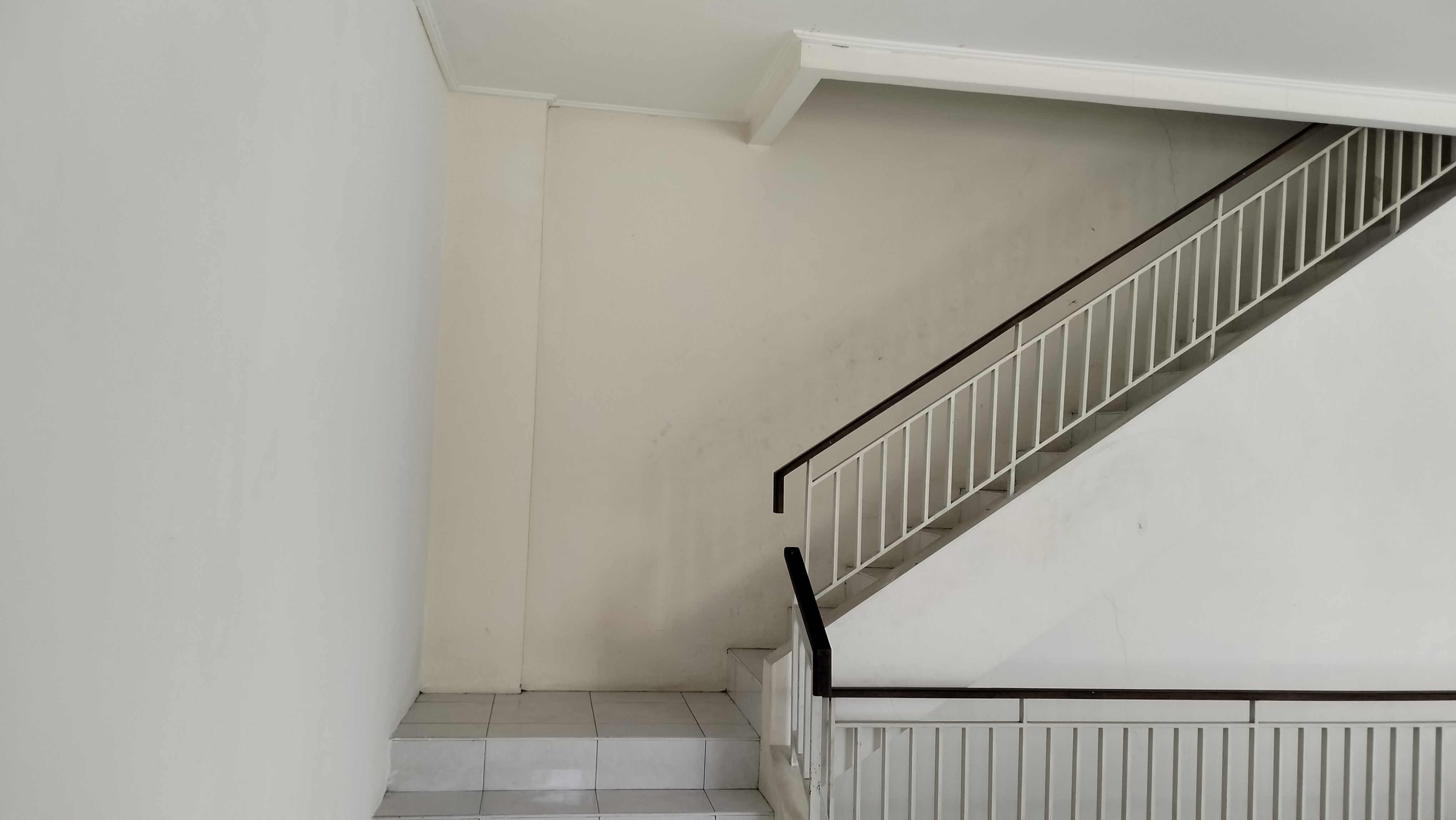 DISEWA RUKO TIGA SETENGAH LANTAI 6 X 13 METER JL. ABDULLAH BIN NUH BOGOR - Foto 2