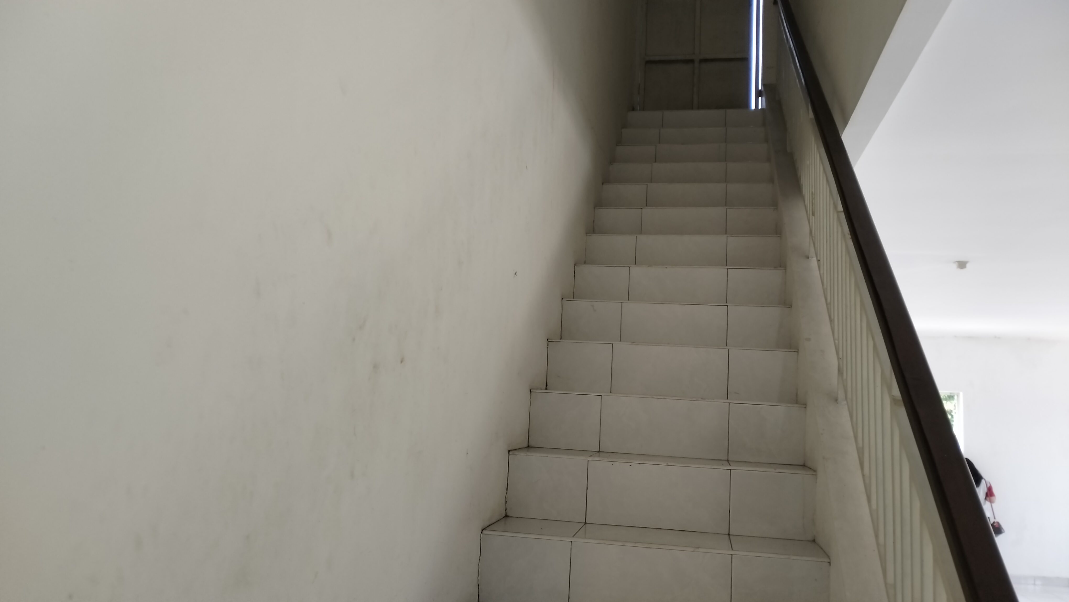 DISEWA RUKO TIGA SETENGAH LANTAI 6 X 13 METER JL. ABDULLAH BIN NUH BOGOR - Foto 3