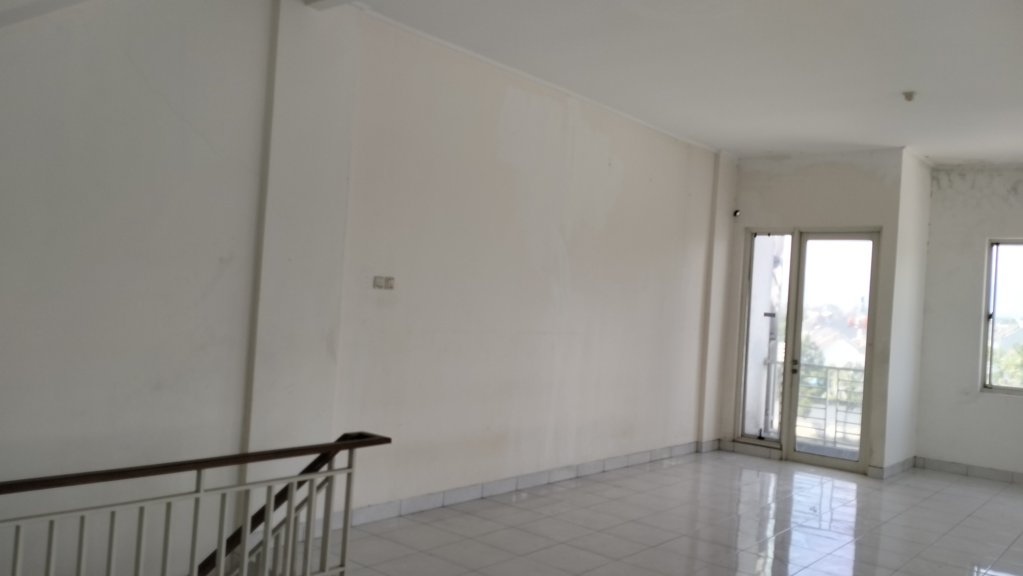 DISEWA RUKO TIGA SETENGAH LANTAI 6 X 13 METER JL. ABDULLAH BIN NUH BOGOR - Foto 7
