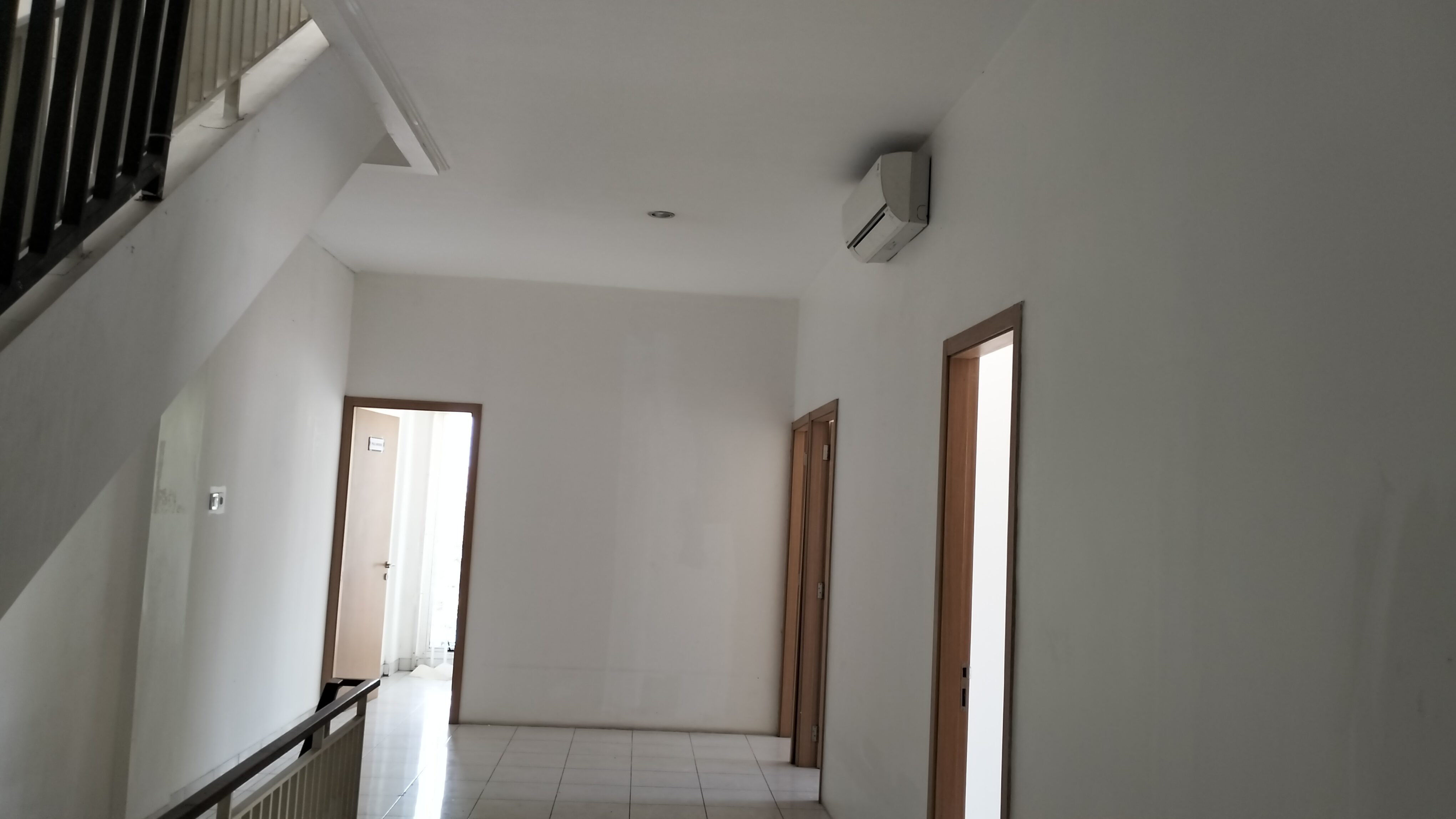 DISEWA RUKO TIGA SETENGAH LANTAI 6 X 13 METER JL. ABDULLAH BIN NUH BOGOR - Foto 11