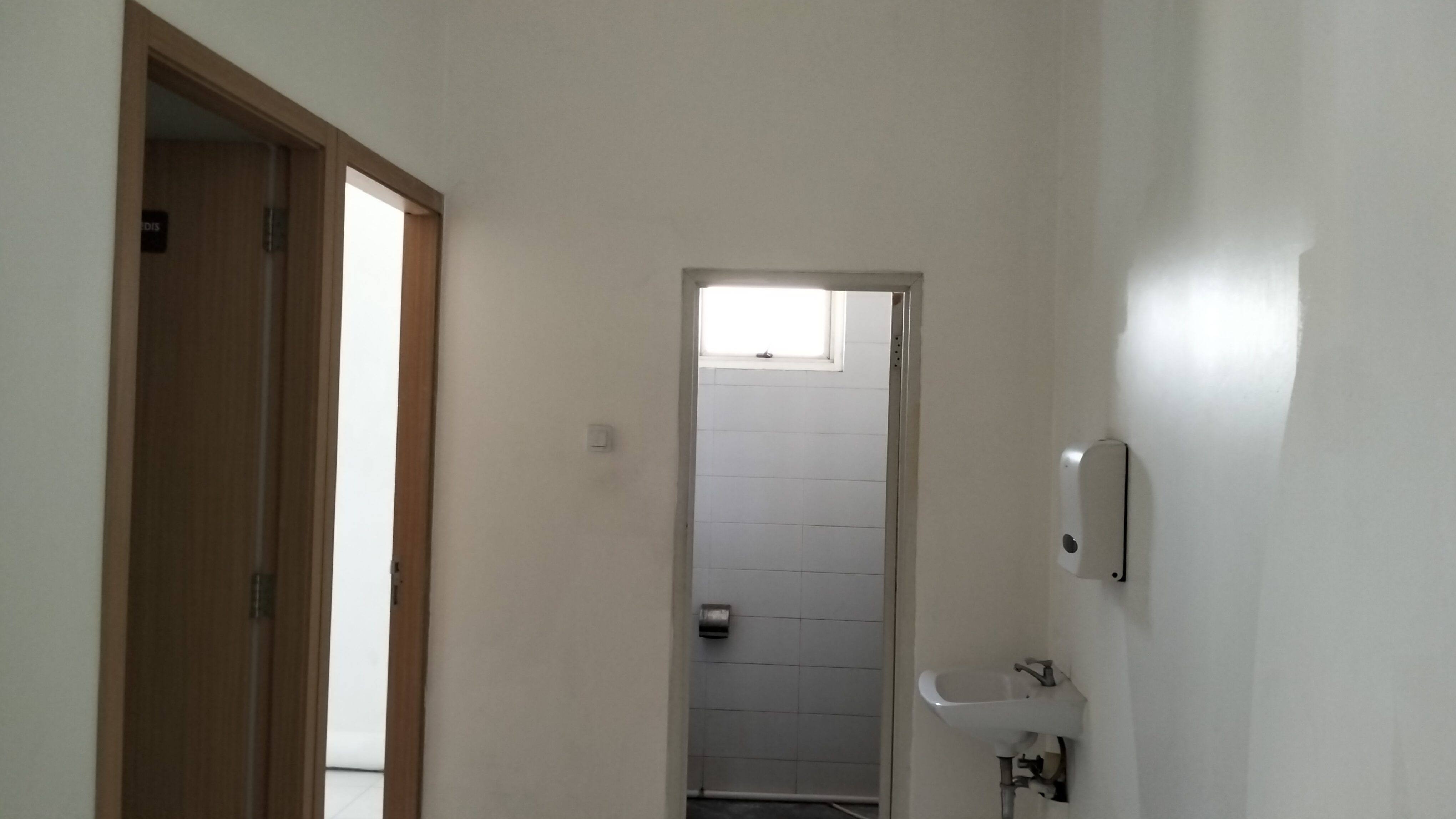 DISEWA RUKO TIGA SETENGAH LANTAI 6 X 13 METER JL. ABDULLAH BIN NUH BOGOR - Foto 12