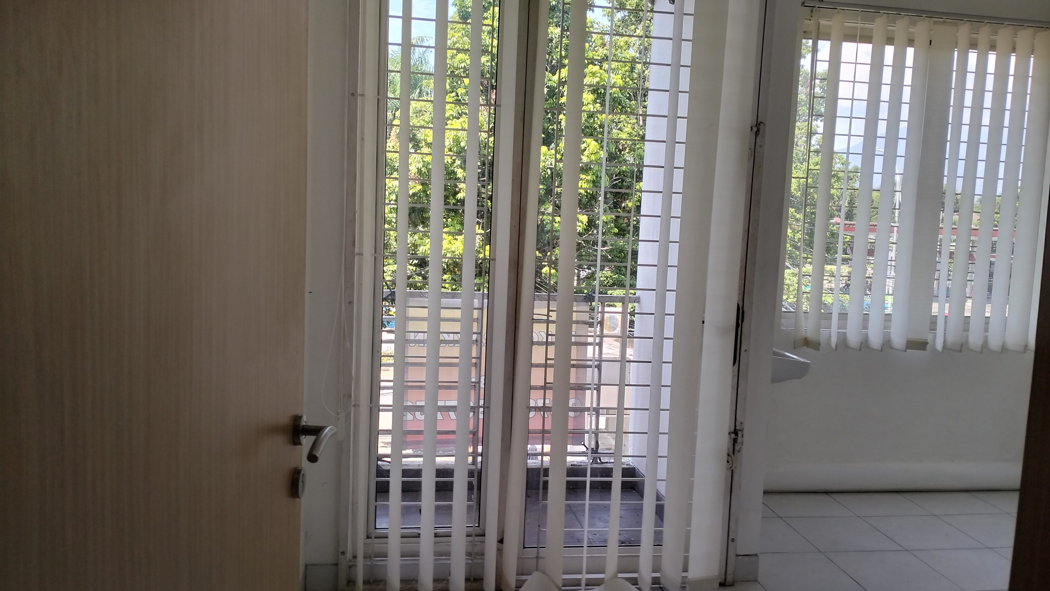 DISEWA RUKO TIGA SETENGAH LANTAI 6 X 13 METER JL. ABDULLAH BIN NUH BOGOR - Foto 16