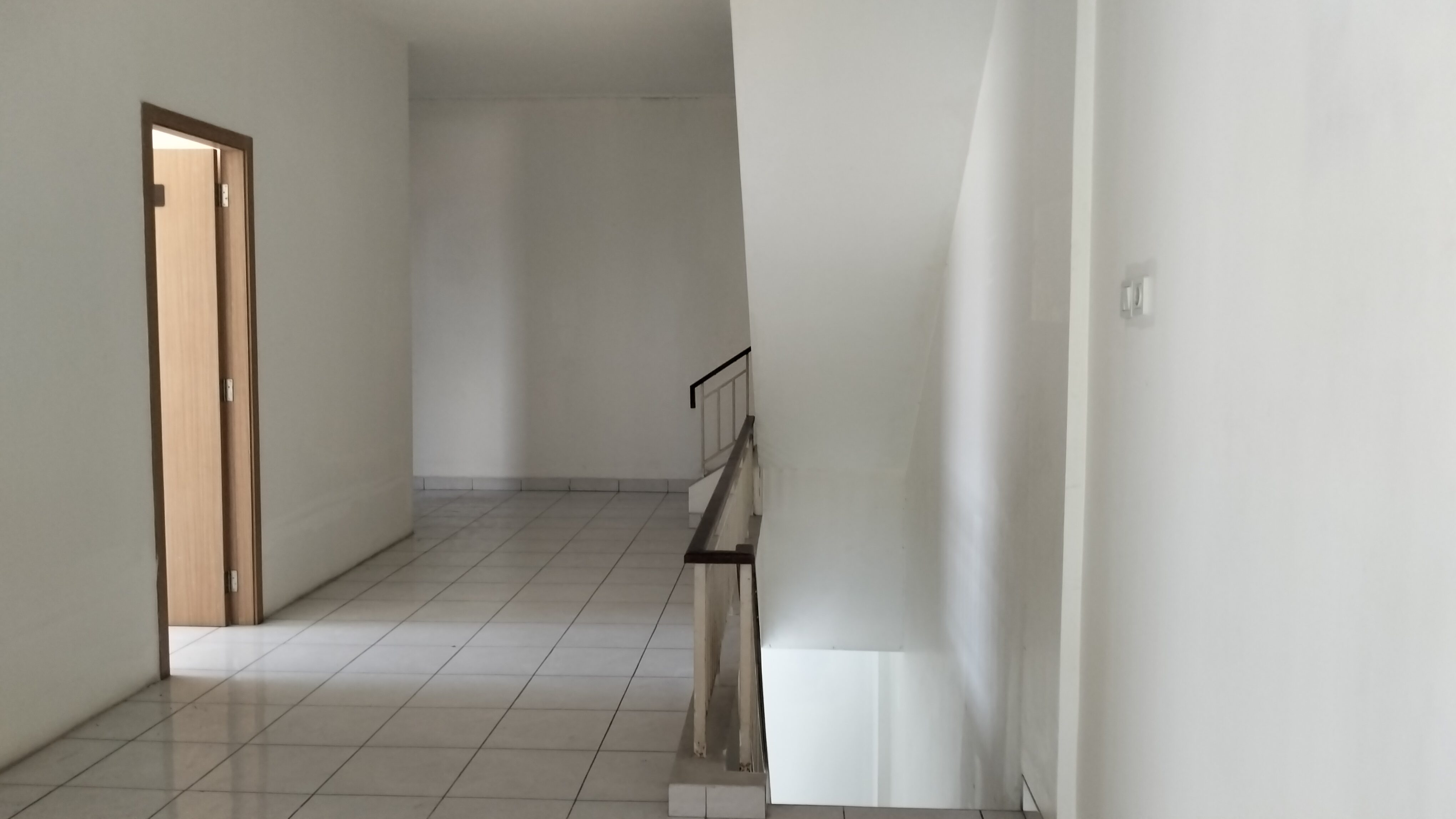 DISEWA RUKO TIGA SETENGAH LANTAI 6 X 13 METER JL. ABDULLAH BIN NUH BOGOR - Foto 17