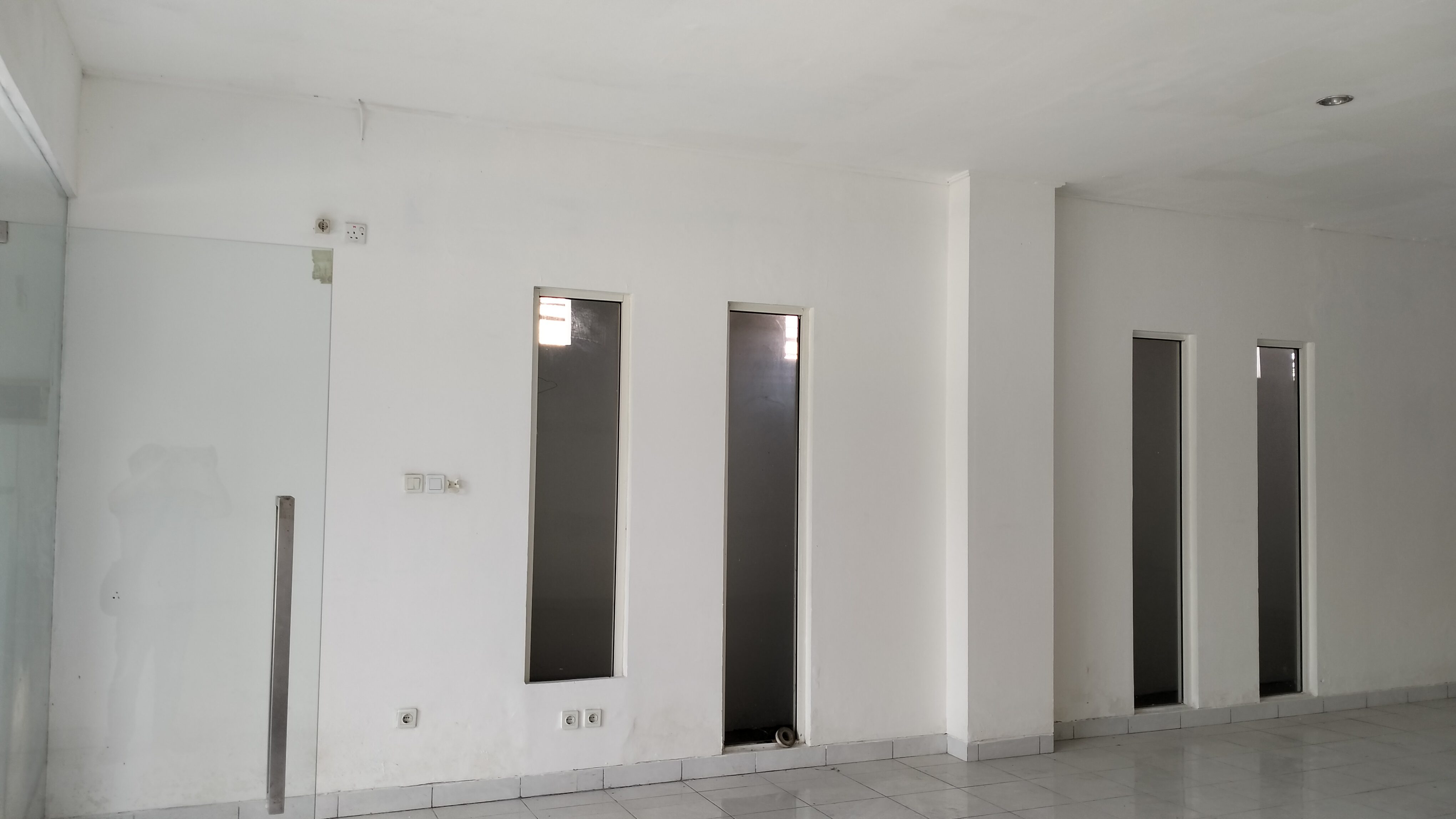 DISEWA RUKO TIGA SETENGAH LANTAI 6 X 13 METER JL. ABDULLAH BIN NUH BOGOR - Foto 23