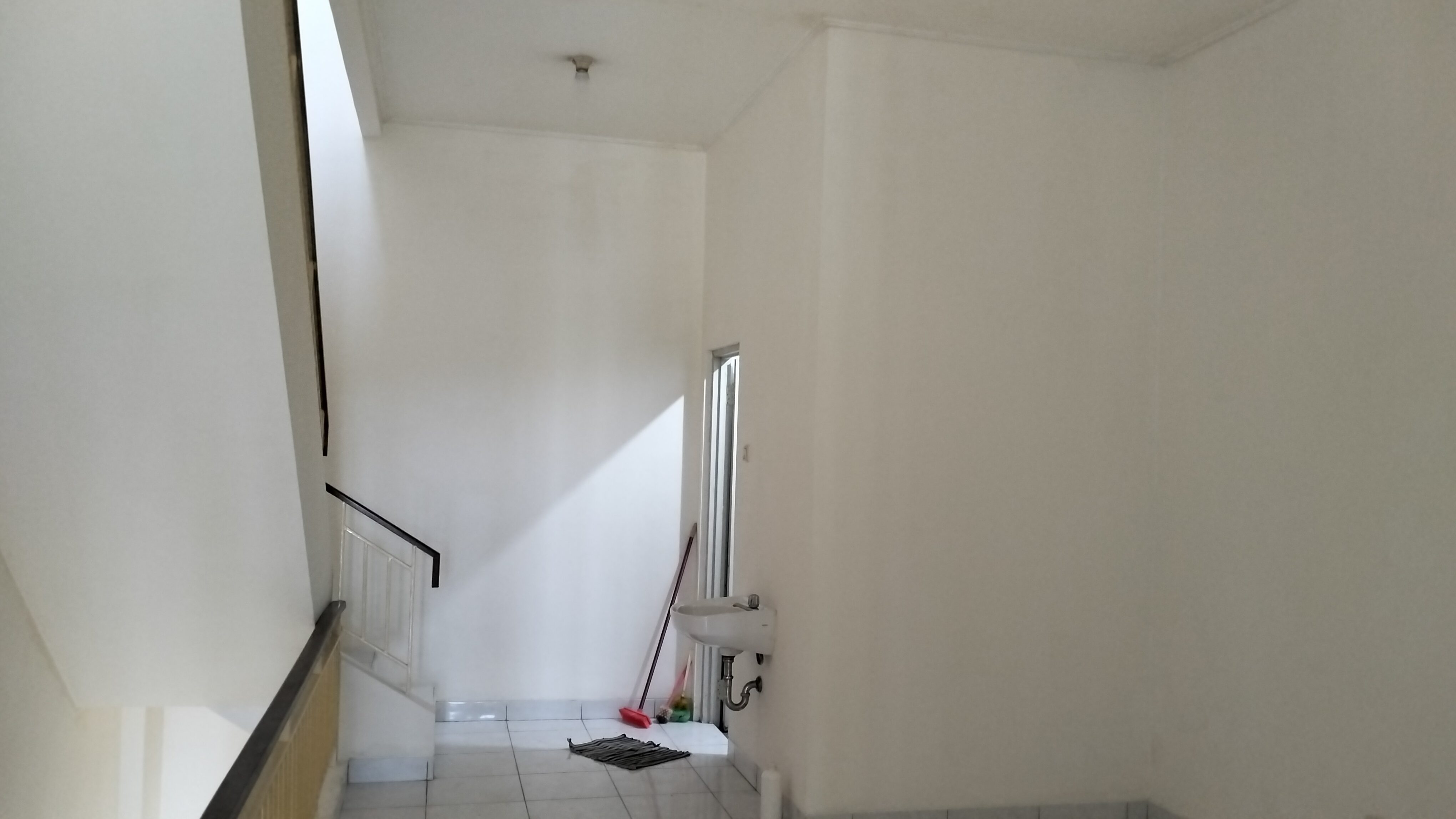 DISEWA RUKO TIGA LANTAI 4,5 X 12 METER JL. ABDULLAH BIN NUH BOGOR - Foto 7
