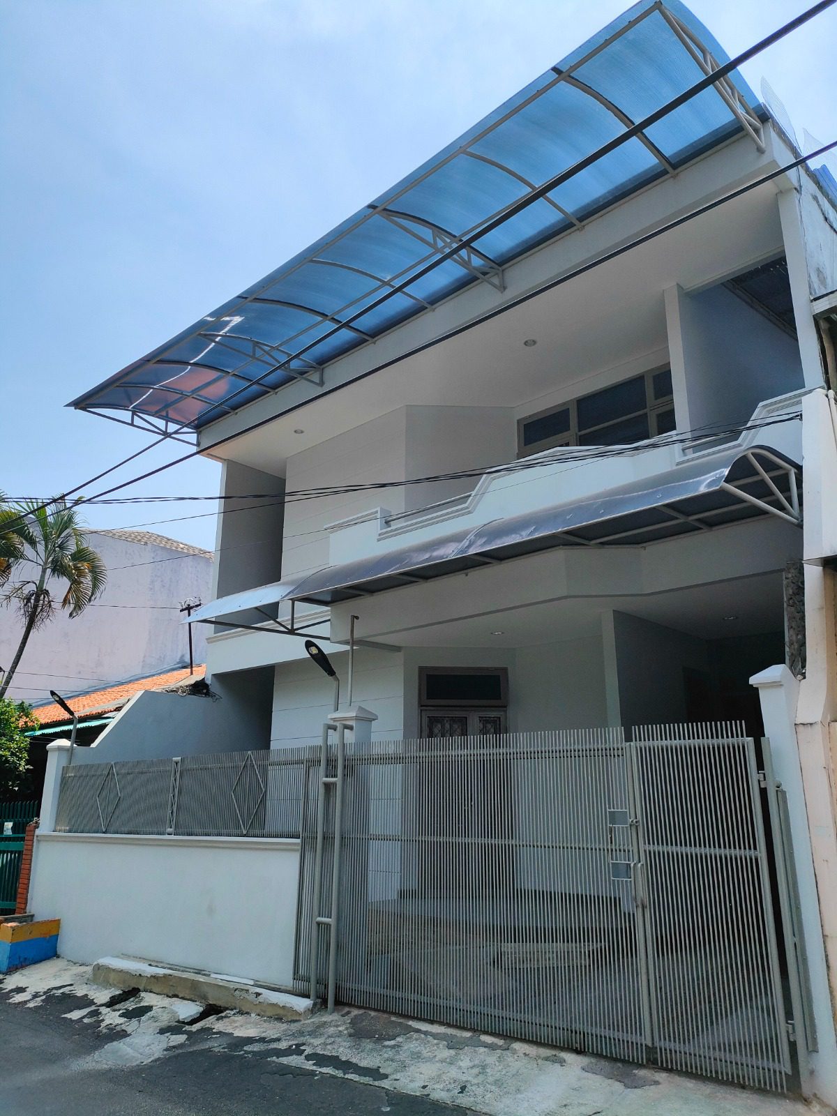 Sewa Cepat Rumah 2 lantai di daerah Tomang Jakarta Barat (EF)