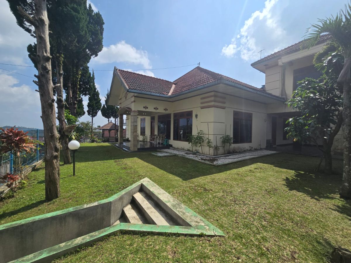 Villa bagus kondisi terawat di tawangmangu Solo - Foto 8