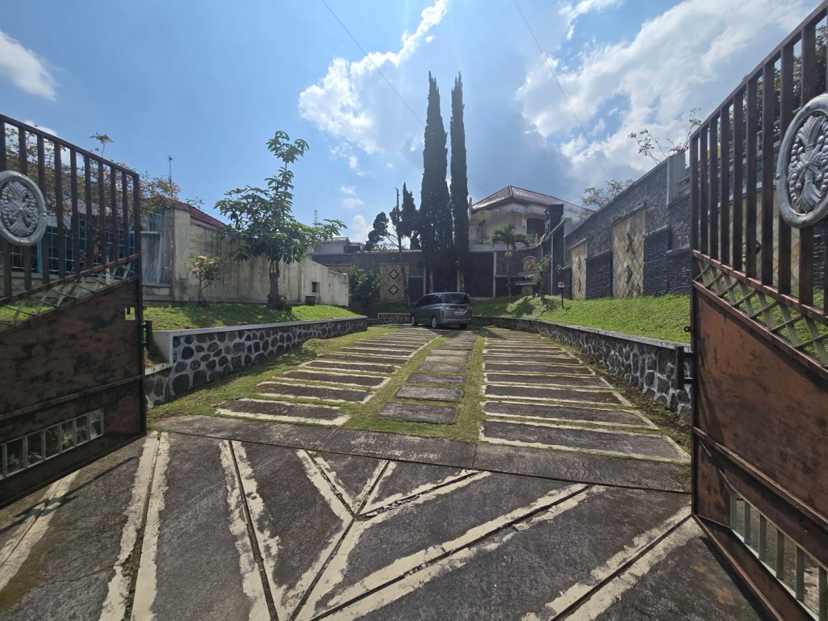 Villa bagus kondisi terawat di tawangmangu Solo - Foto 9
