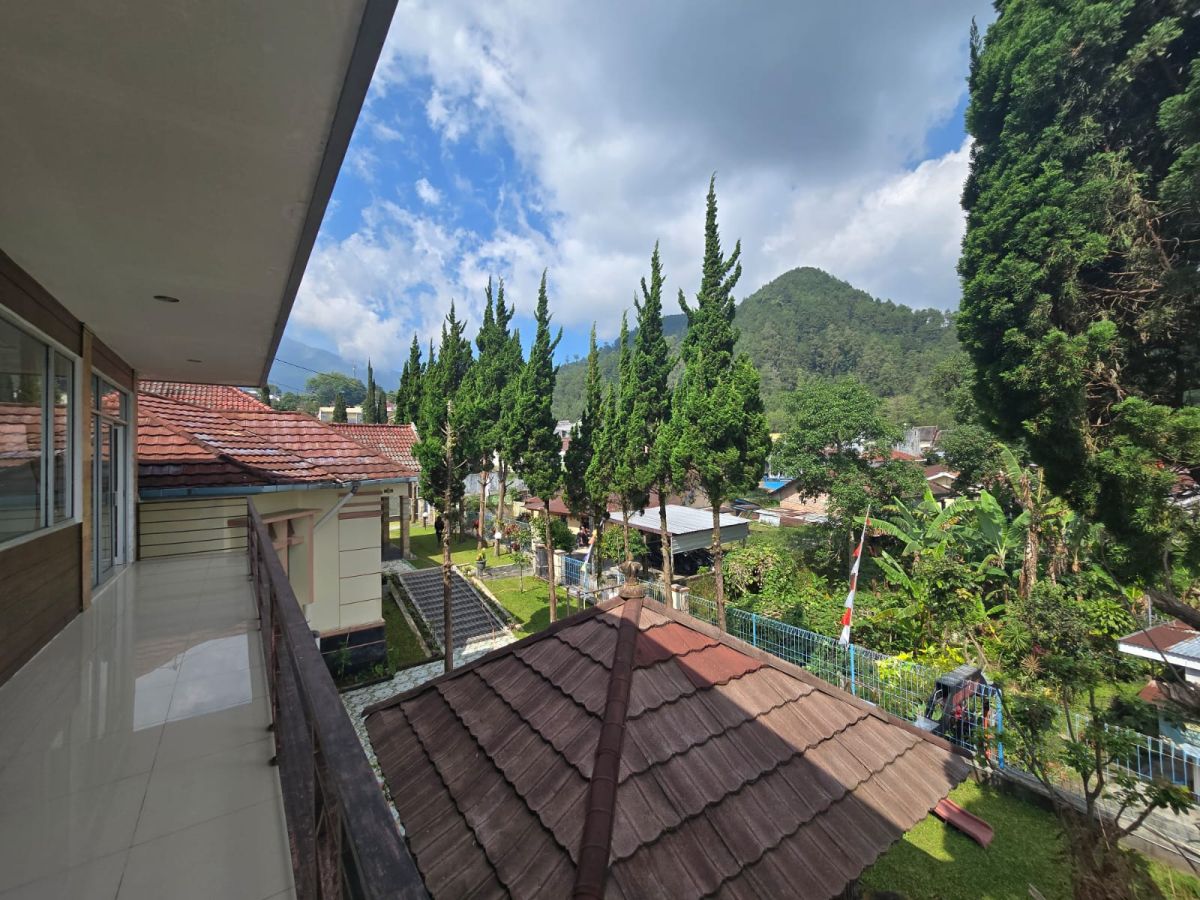 Villa bagus kondisi terawat di tawangmangu Solo - Foto 9