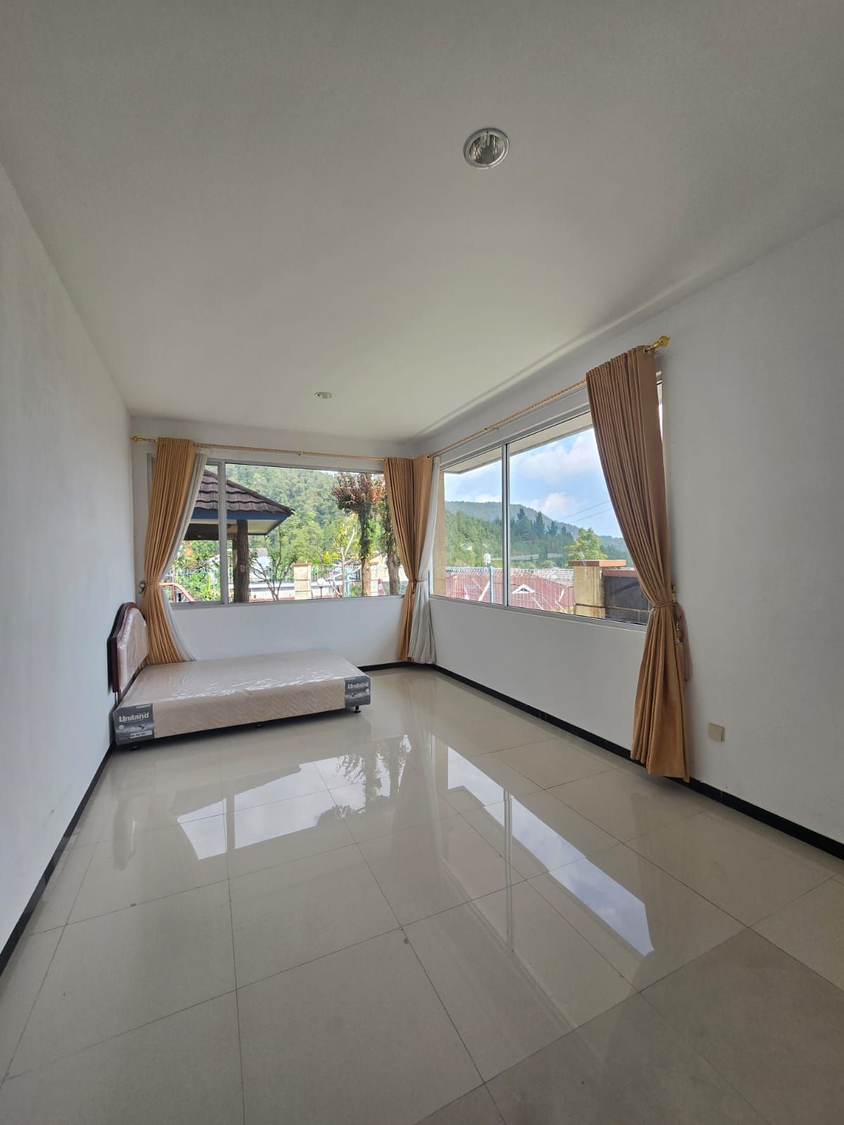 Villa bagus kondisi terawat di tawangmangu Solo - Foto 11
