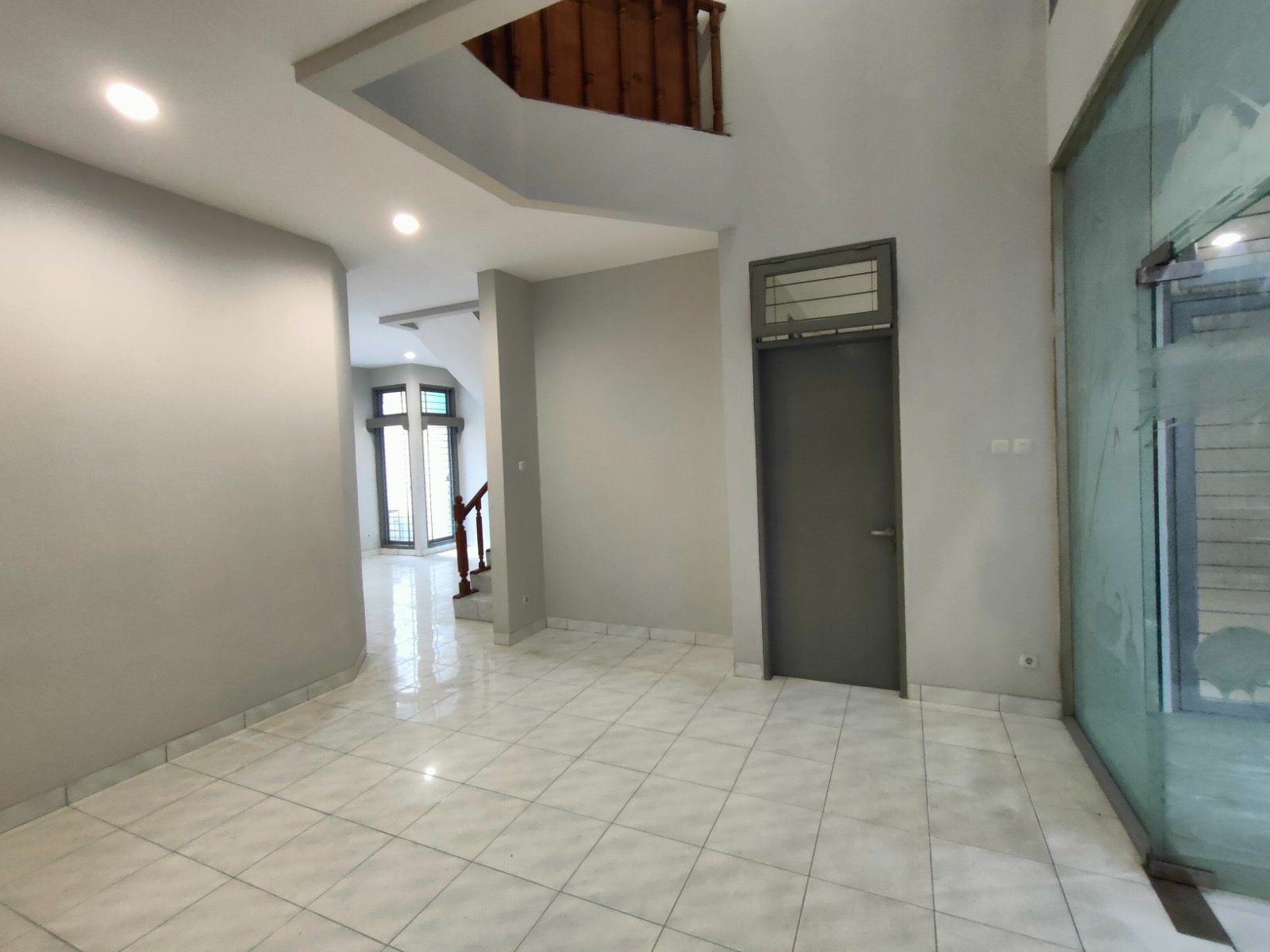 Disewakan cepat Rumah 2 lantai di Tomang Jakarta Barat (EF) - Foto 9
