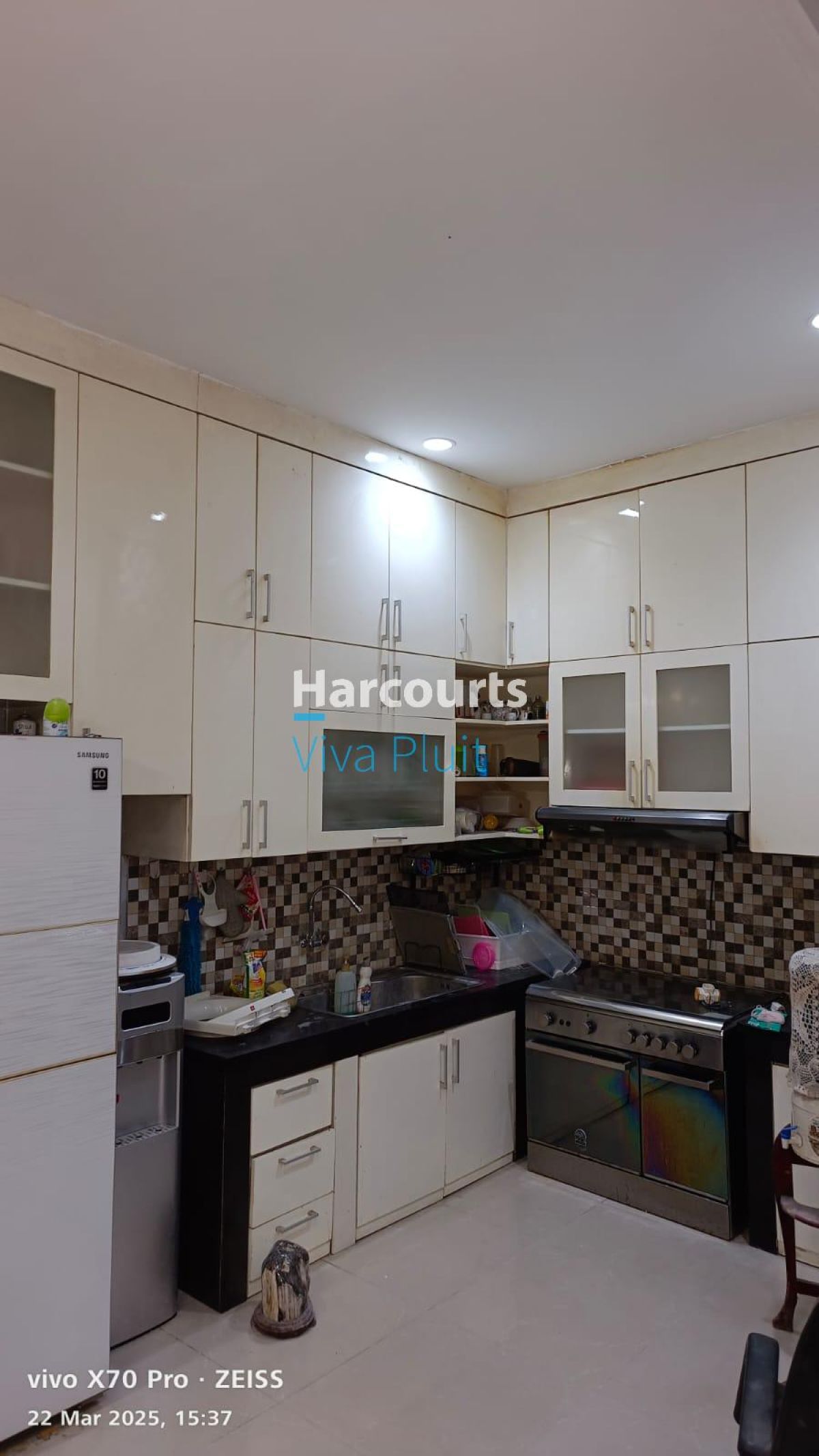 Turun Harga. Dijual Rumah 3 Lantai Di Dwi Warna, Semi Furnished. Harga Nego!!