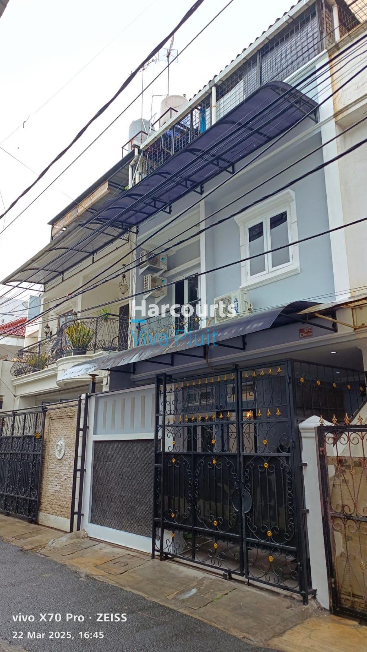 Turun Harga. Dijual Rumah 3 Lantai Di Dwi Warna, Semi Furnished. Harga Nego!! - Foto 2