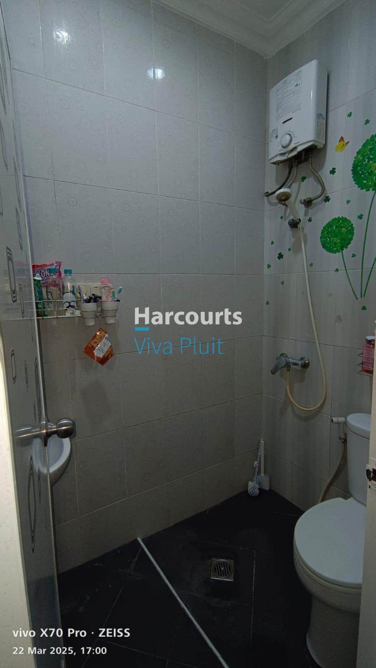Turun Harga. Dijual Rumah 3 Lantai Di Dwi Warna, Semi Furnished. Harga Nego!! - Foto 11