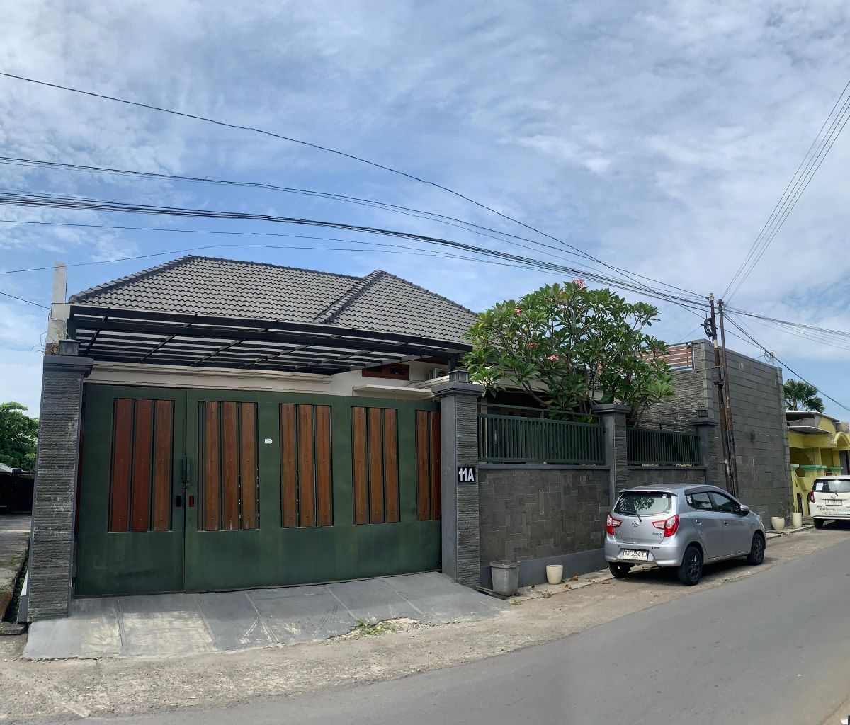Rumah Mewah Full Furnish di Sumber Banjarsari Solo