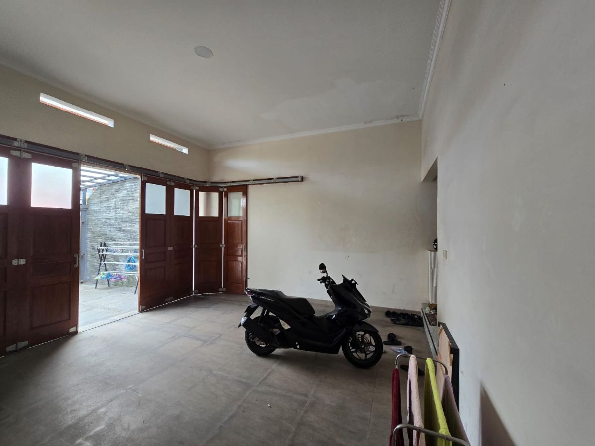 Rumah Mewah Full Furnish di Sumber Banjarsari Solo - Foto 2