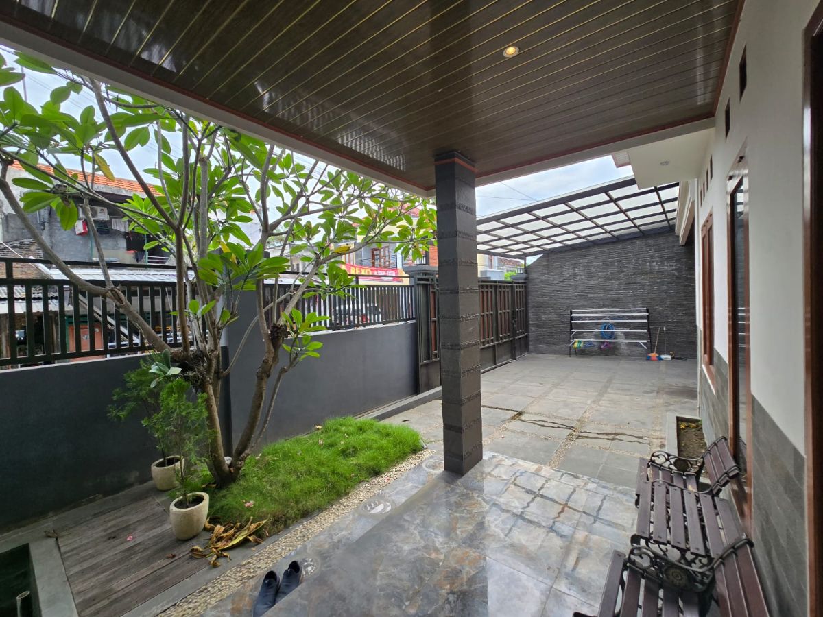 Rumah Mewah Full Furnish di Sumber Banjarsari Solo - Foto 4