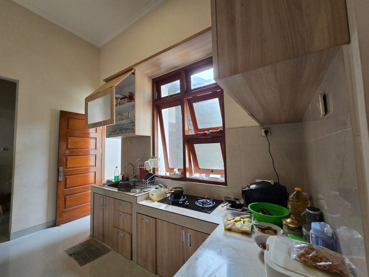 Rumah Mewah Full Furnish di Sumber Banjarsari Solo - Foto 5