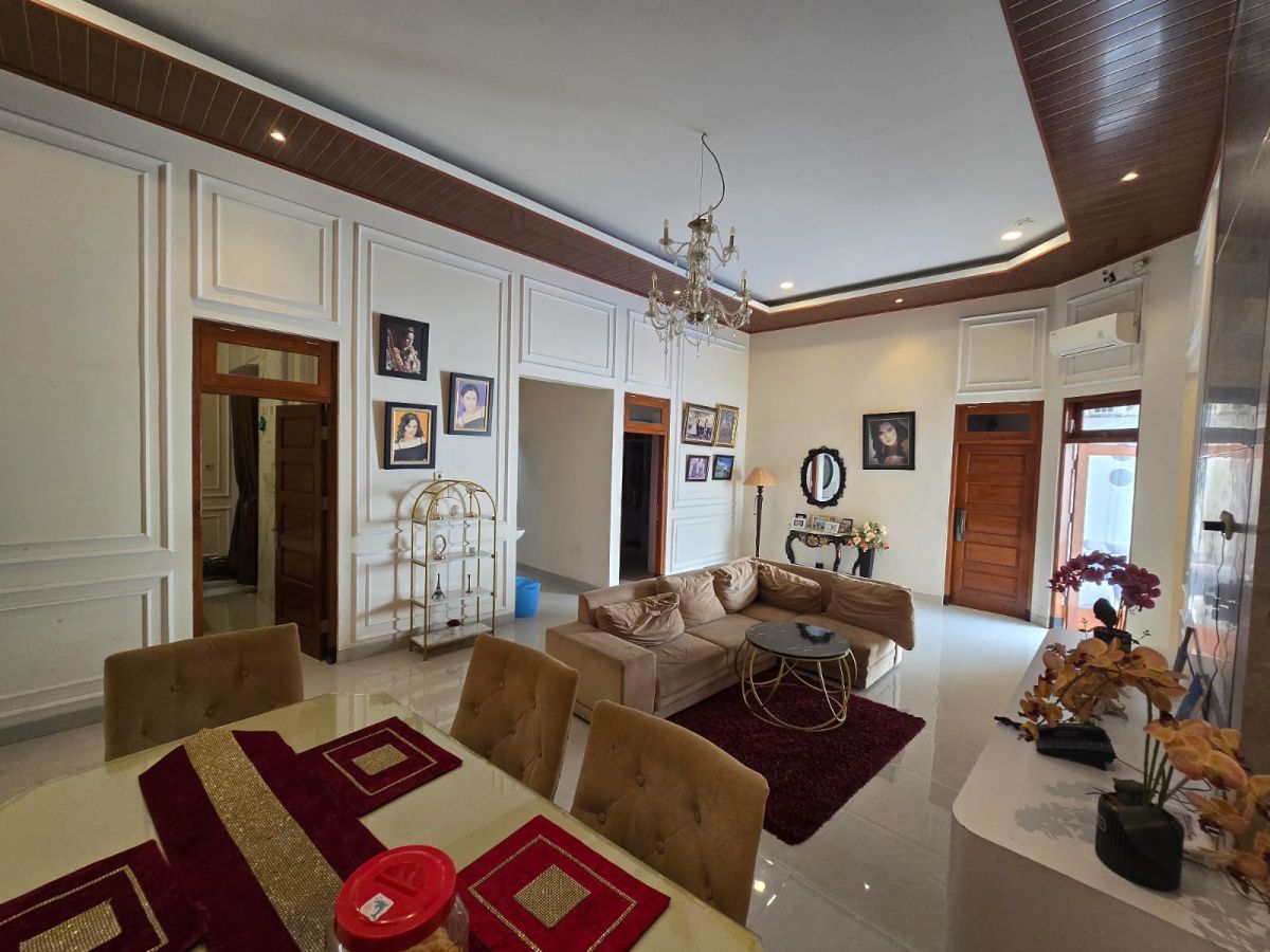 Rumah Mewah Full Furnish di Sumber Banjarsari Solo - Foto 7