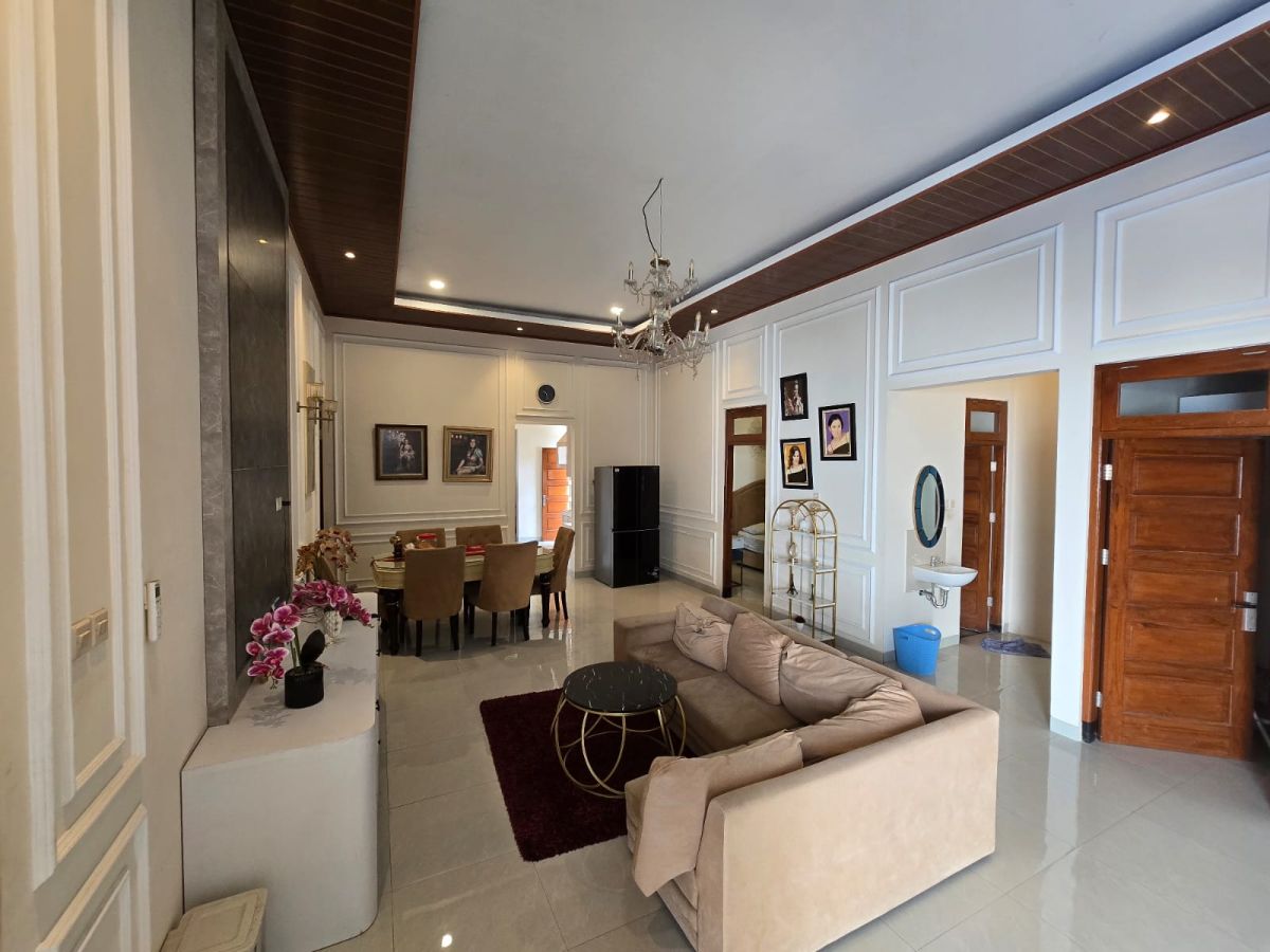 Rumah Mewah Full Furnish di Sumber Banjarsari Solo - Foto 9