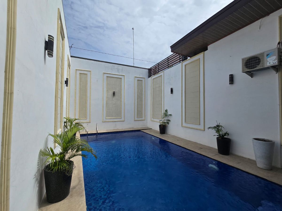 Rumah Mewah Full Furnish di Sumber Banjarsari Solo - Foto 11
