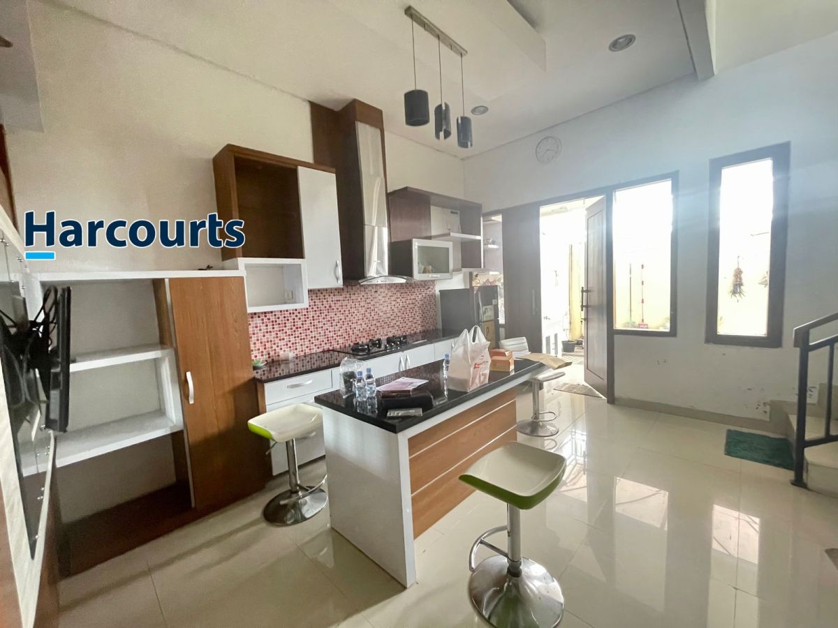 Rumah full furnished 2 lantai cluster exclusive di Kartasura, Colomadu, Solo. - Foto 7