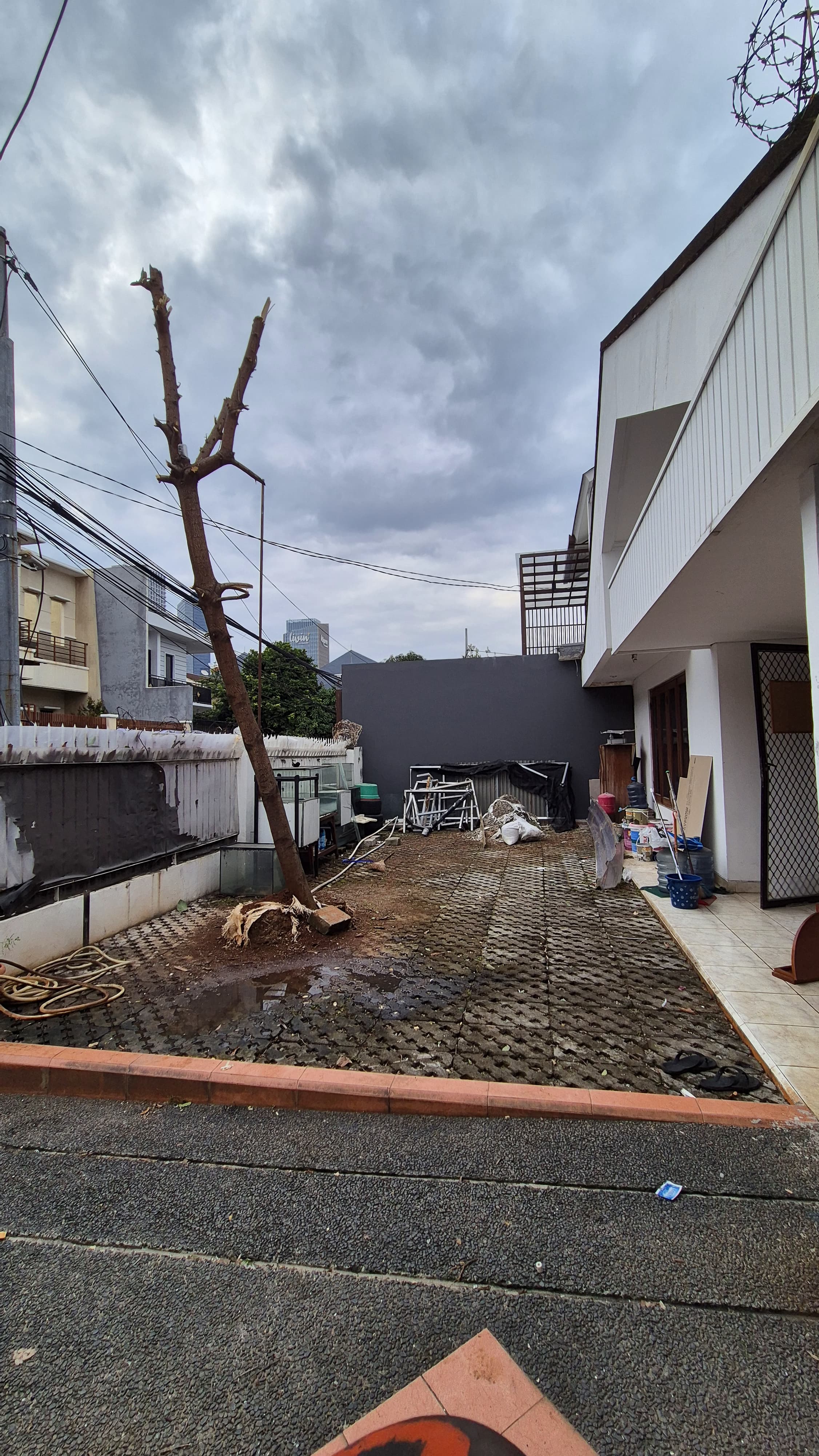 Jual Cepat Rumah di Pinggir Jalan Besar Tomang Grogol Petamburan Jakarta Barat (ID) - Foto 4