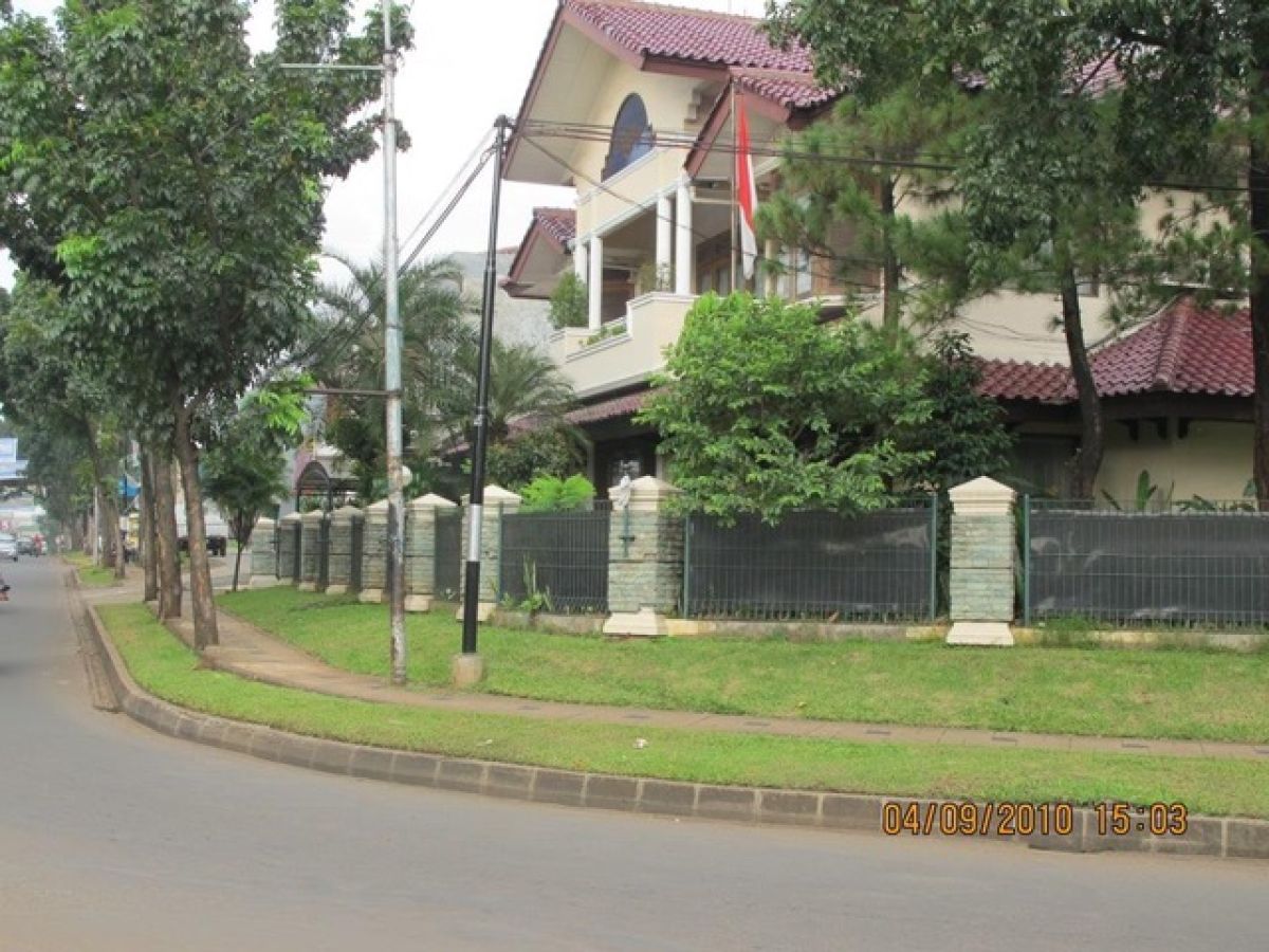 Dijual rumah murah hoek di pinggir jalan Bintaro Jaya Tangerang Selatan