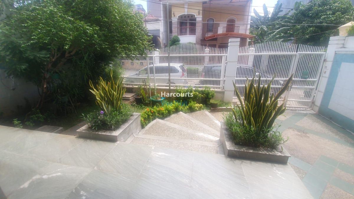 DIJUAL RUMAH DI PLUIT SAKTI – LUAS, COCOK UNTUK KELUARGA