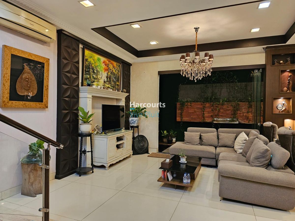 Dijual Rumah Mewah Dan Bagus Di Komplek Premier Mansion, Bandengan. Harga Nego!