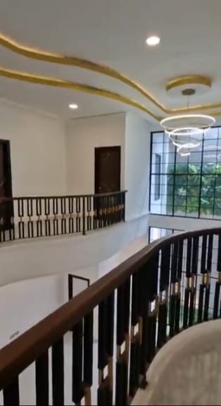 Jual Rumah Mewah 3 lantai dan Siap Huni di daerah Tomang Jakarta Barat (AL) - Foto 8