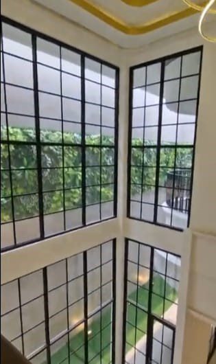 Jual Rumah Mewah 3 lantai dan Siap Huni di daerah Tomang Jakarta Barat (AL)