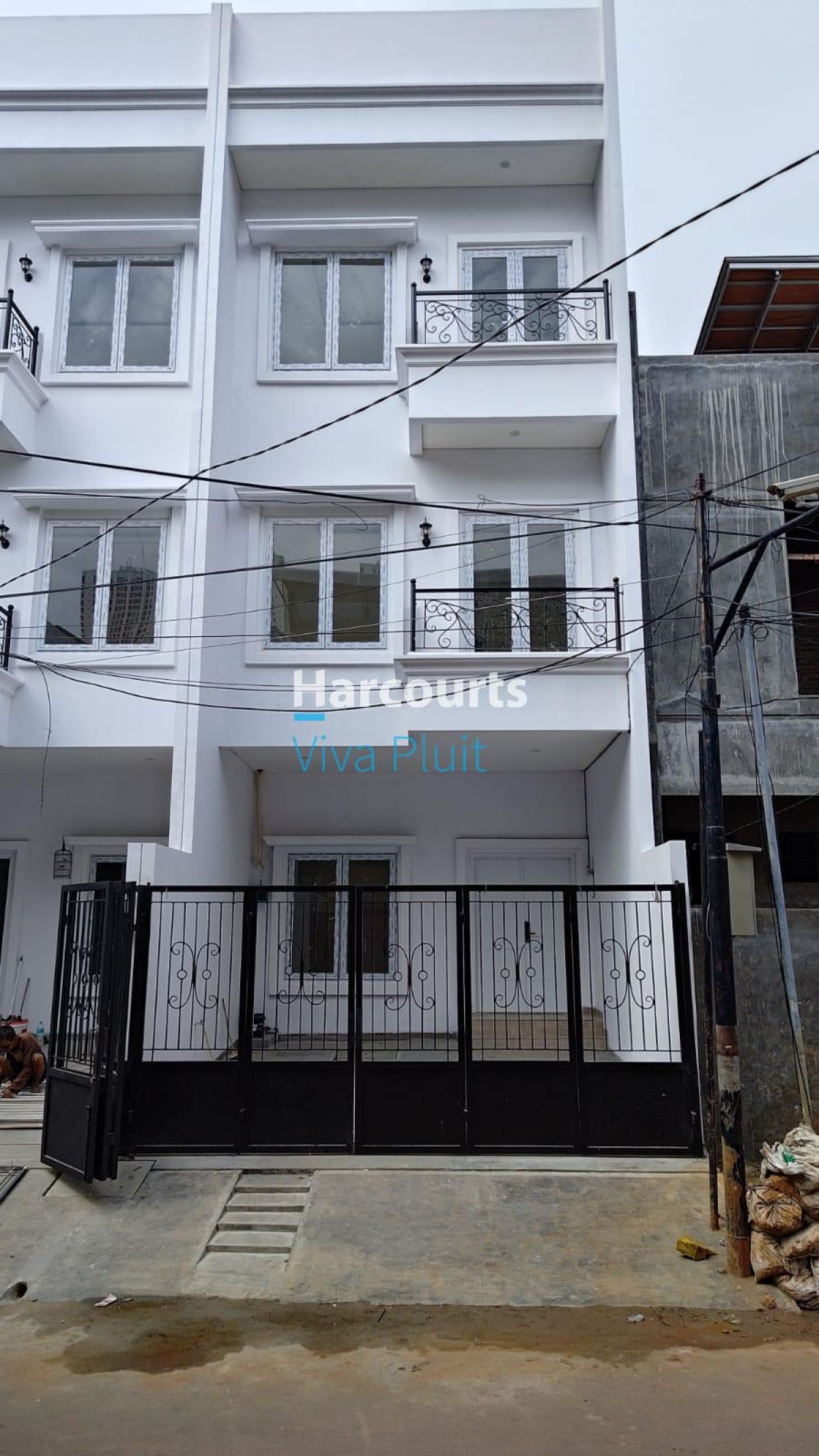 Di Jual Rumah 3 Lantai Di Muara Karang Blok 3. Lokasi Bagus Dan Strategis! - Foto 4