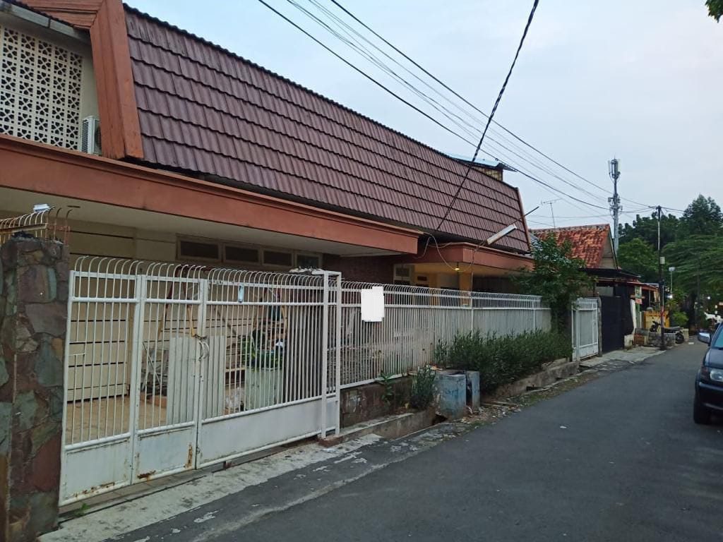 Jual Cepat Rumah Kost 2 lantai, tersedia 17 kamar + 6 kamar di Grogol Pertamburan Jakarta Barat (AL)