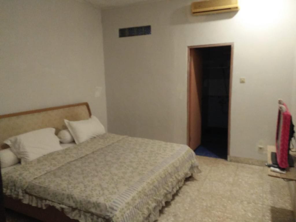 Jual Cepat Rumah Kost 2 lantai, tersedia 17 kamar + 6 kamar di Grogol Pertamburan Jakarta Barat (AL) - Foto 2